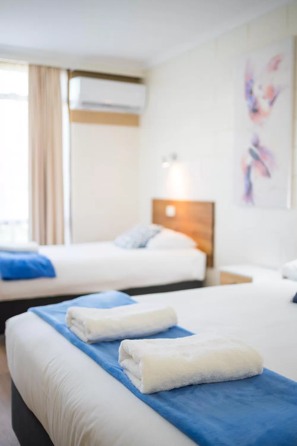 Bed in Plainsman Motel