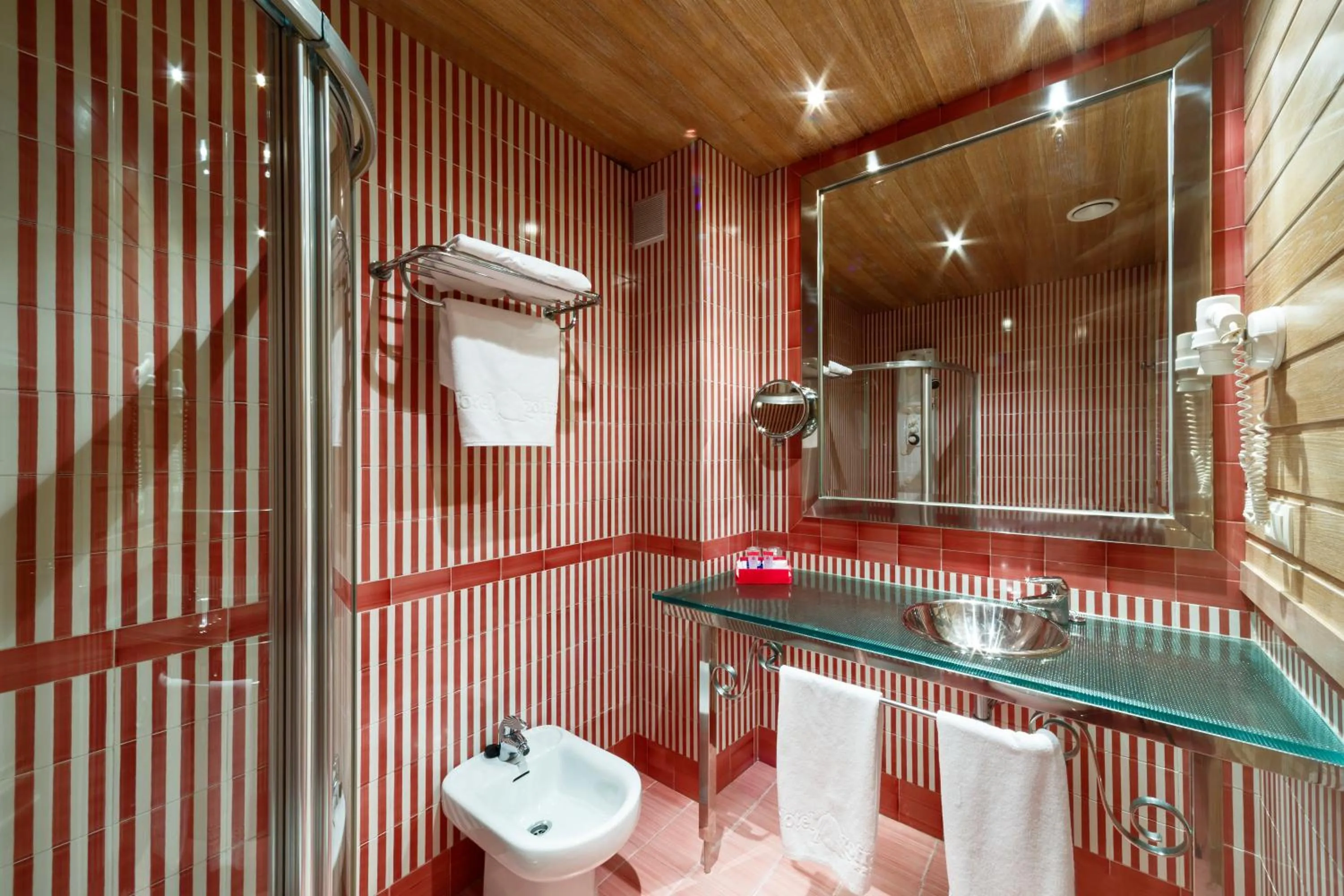 Bathroom in Hotel Azofra