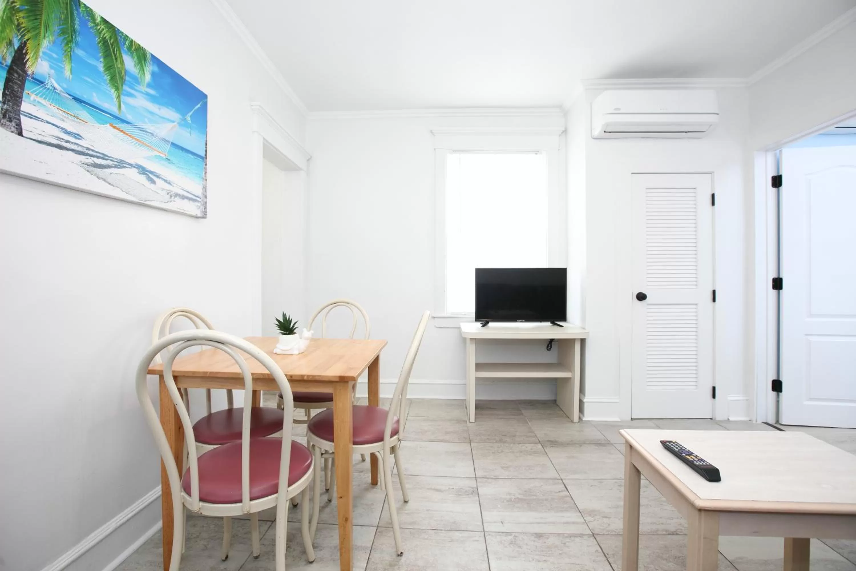 Living room, TV/Entertainment Center in Garfield Beach House