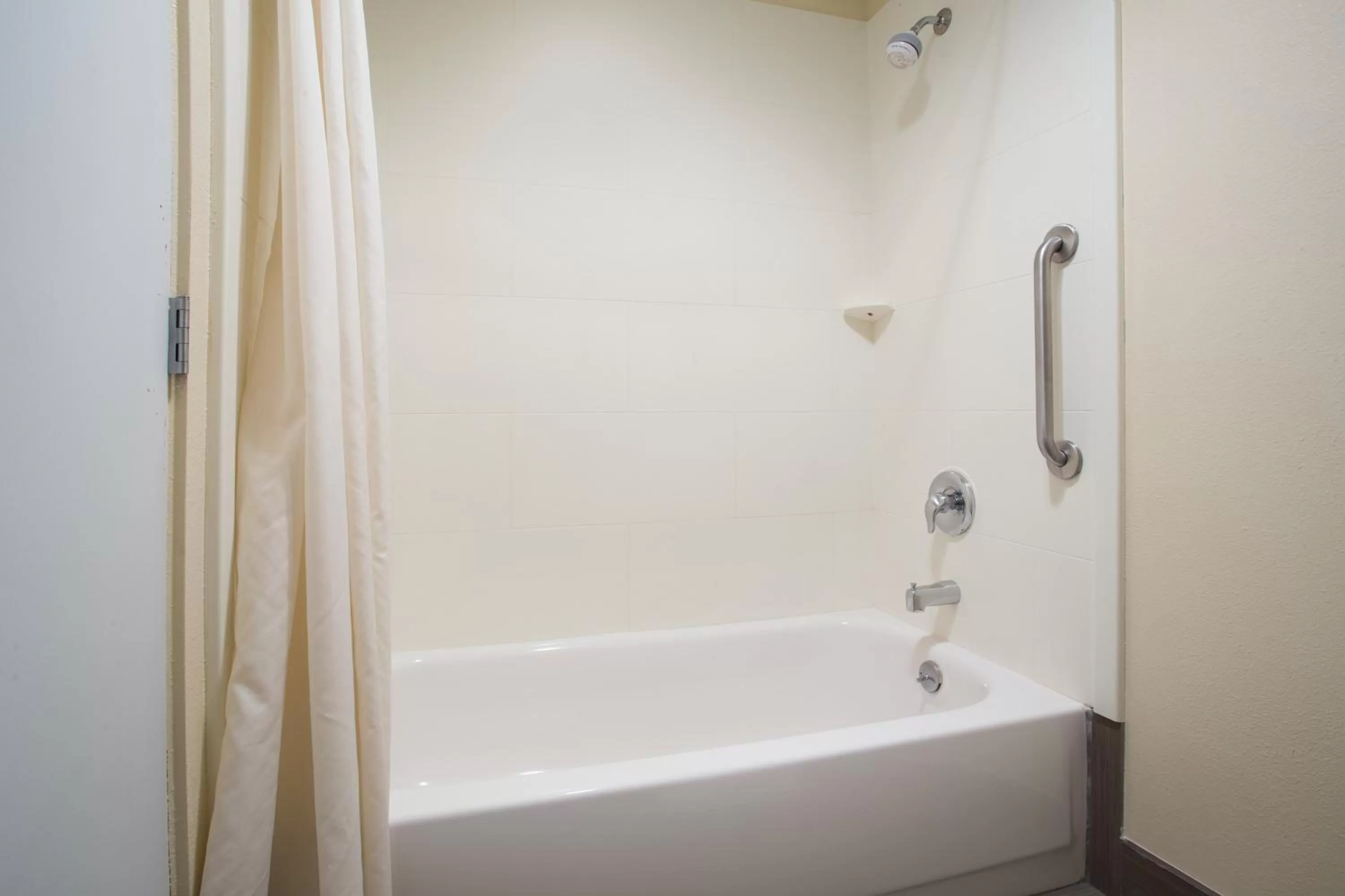 Shower in Days Inn by Wyndham Yakima