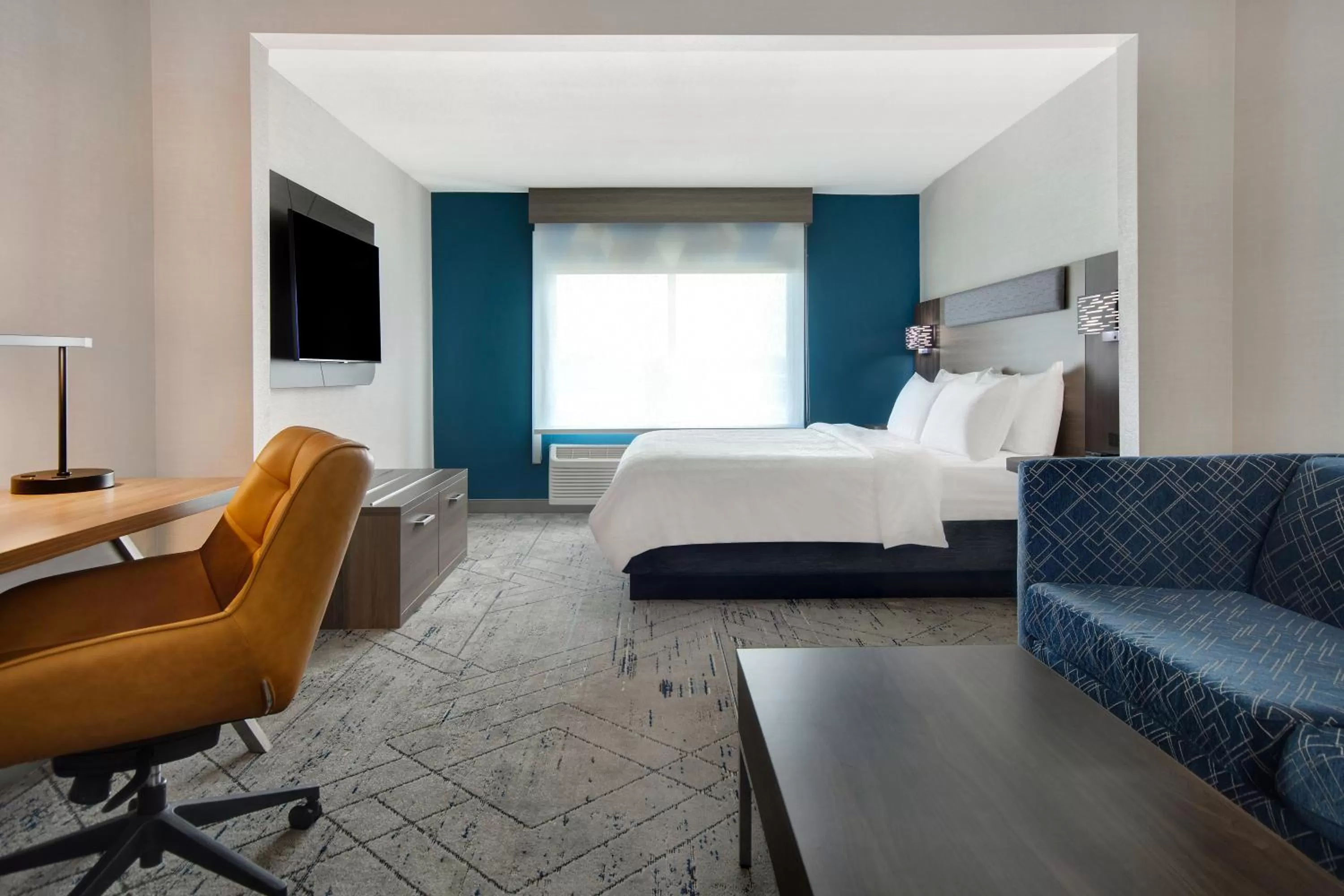 Living room, Bed in Holiday Inn Express Marietta - Atlanta Northwest by IHG