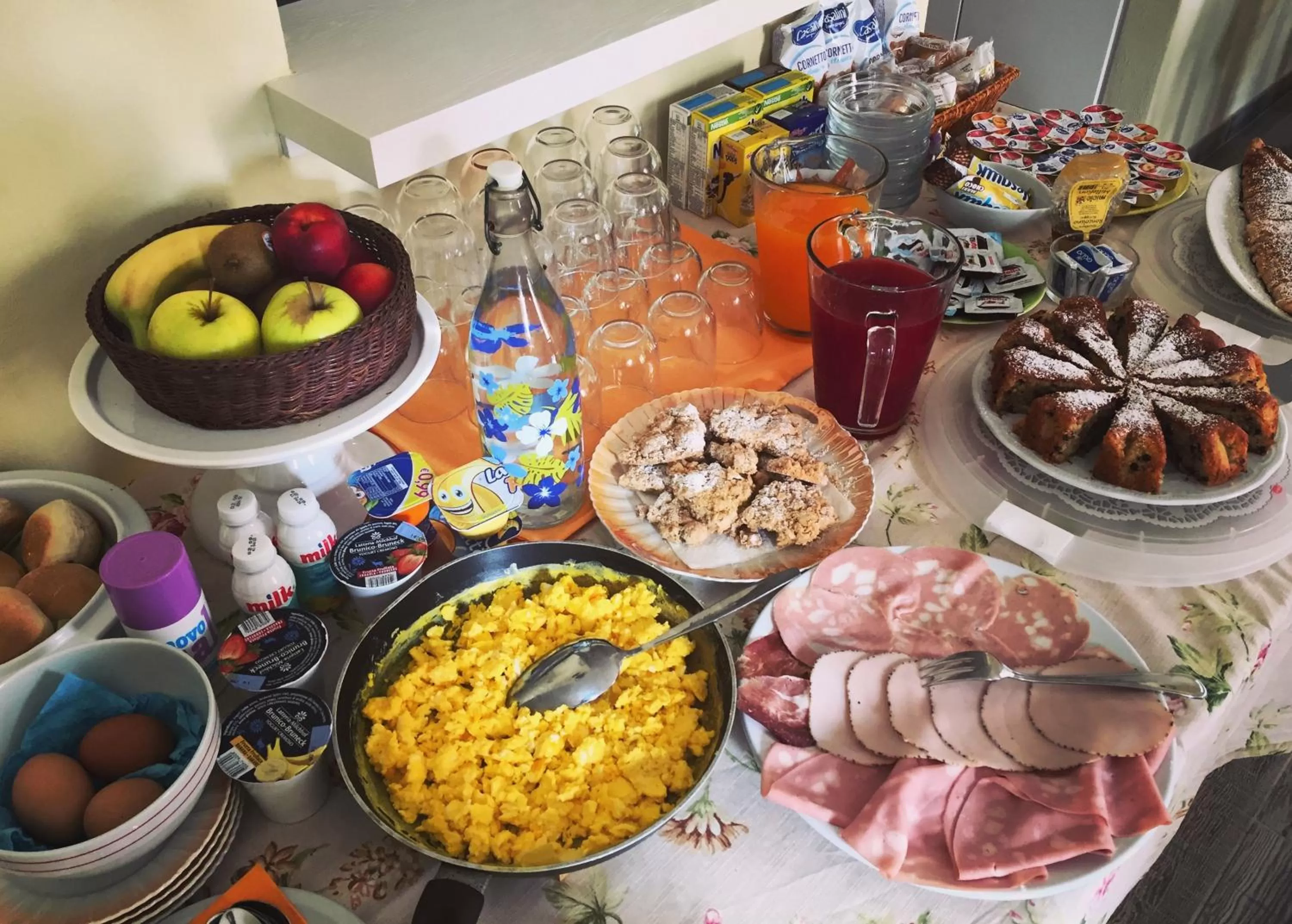 Buffet breakfast in B&B Al Tramonto