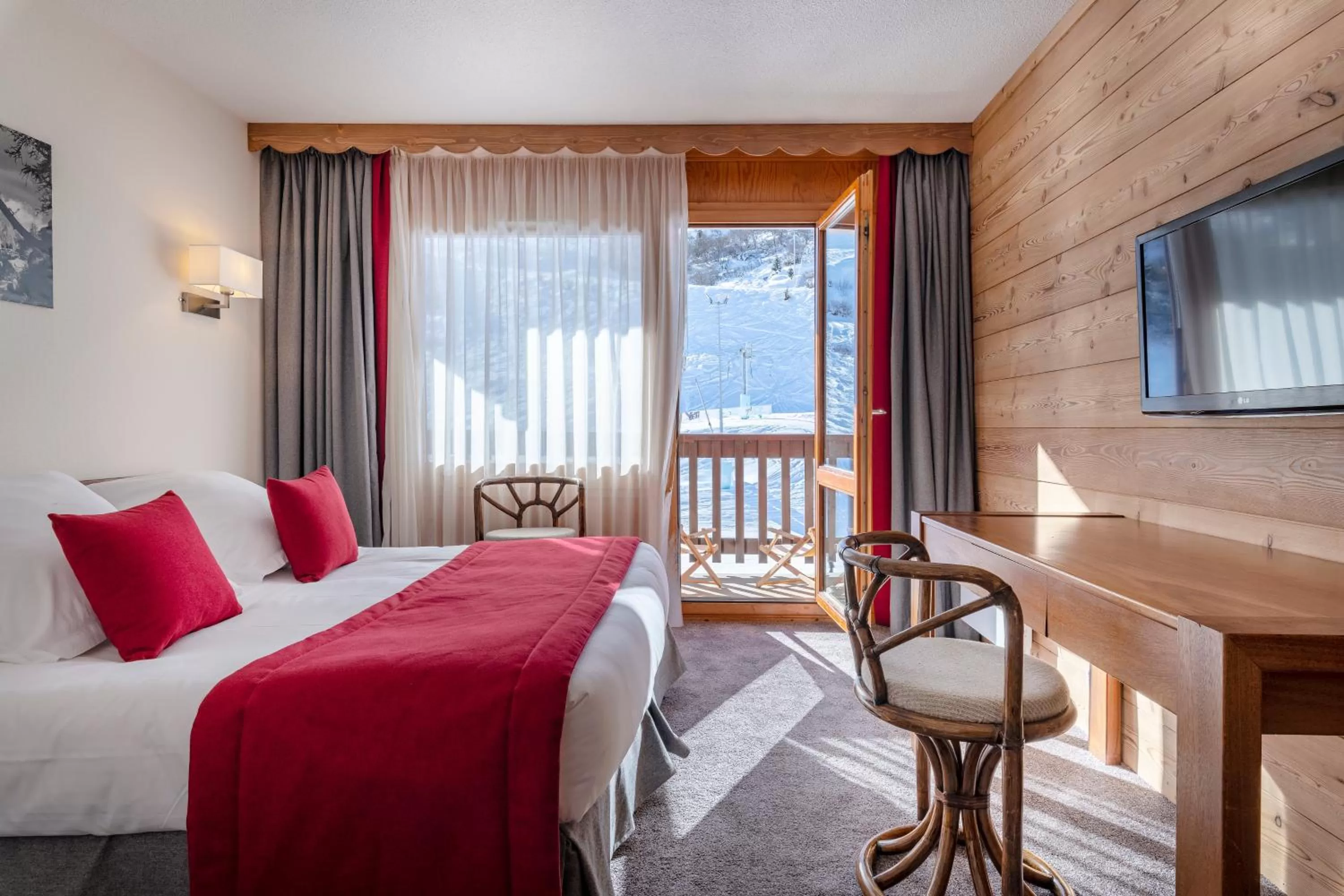 Photo of the whole room, Bed in Hotel Les Arolles