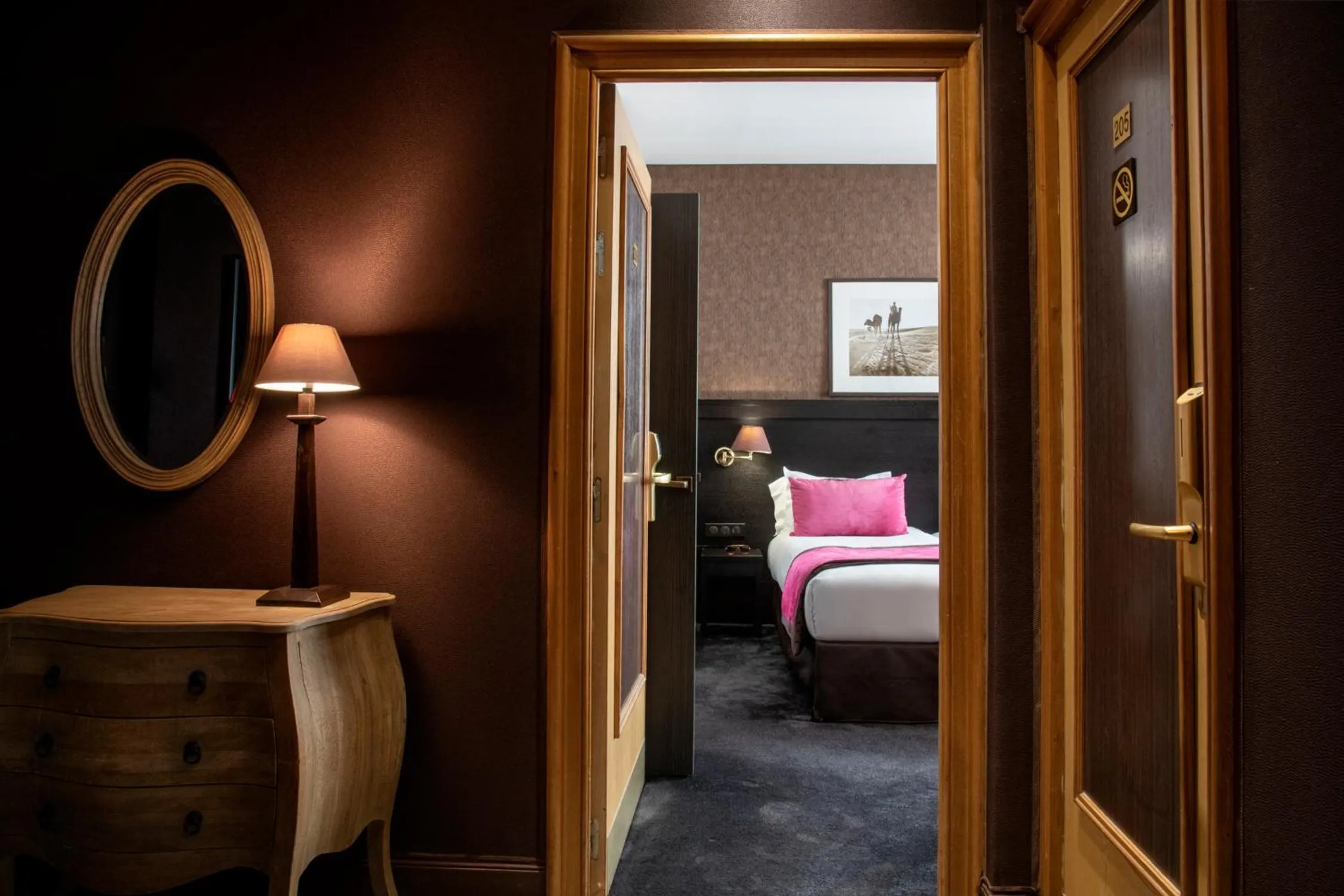 Property building, Bed in Best Western Plus Nice Cosy Hotel