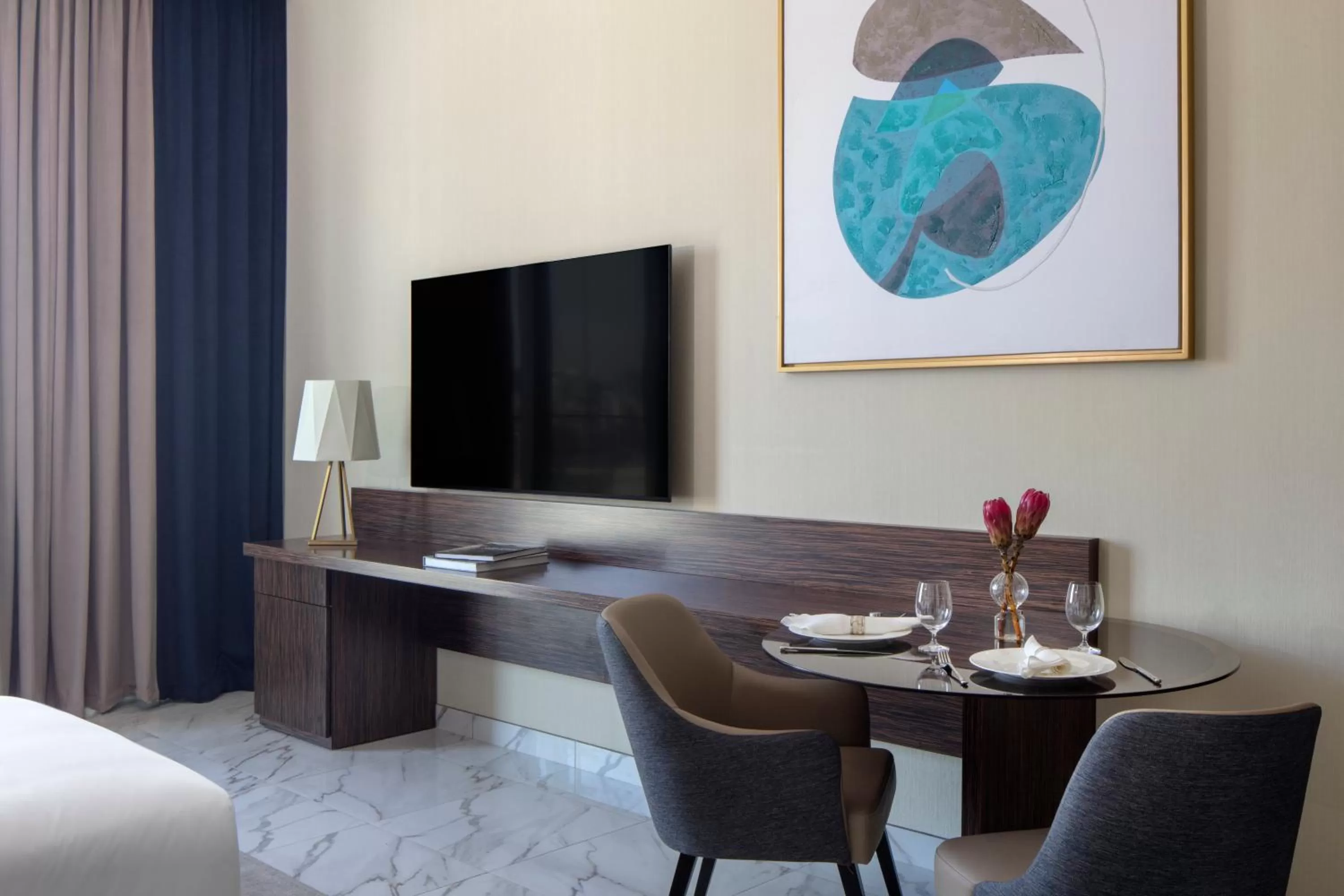 TV and multimedia, Bed in Avani Plus Palm View Dubai Hotel & Suites