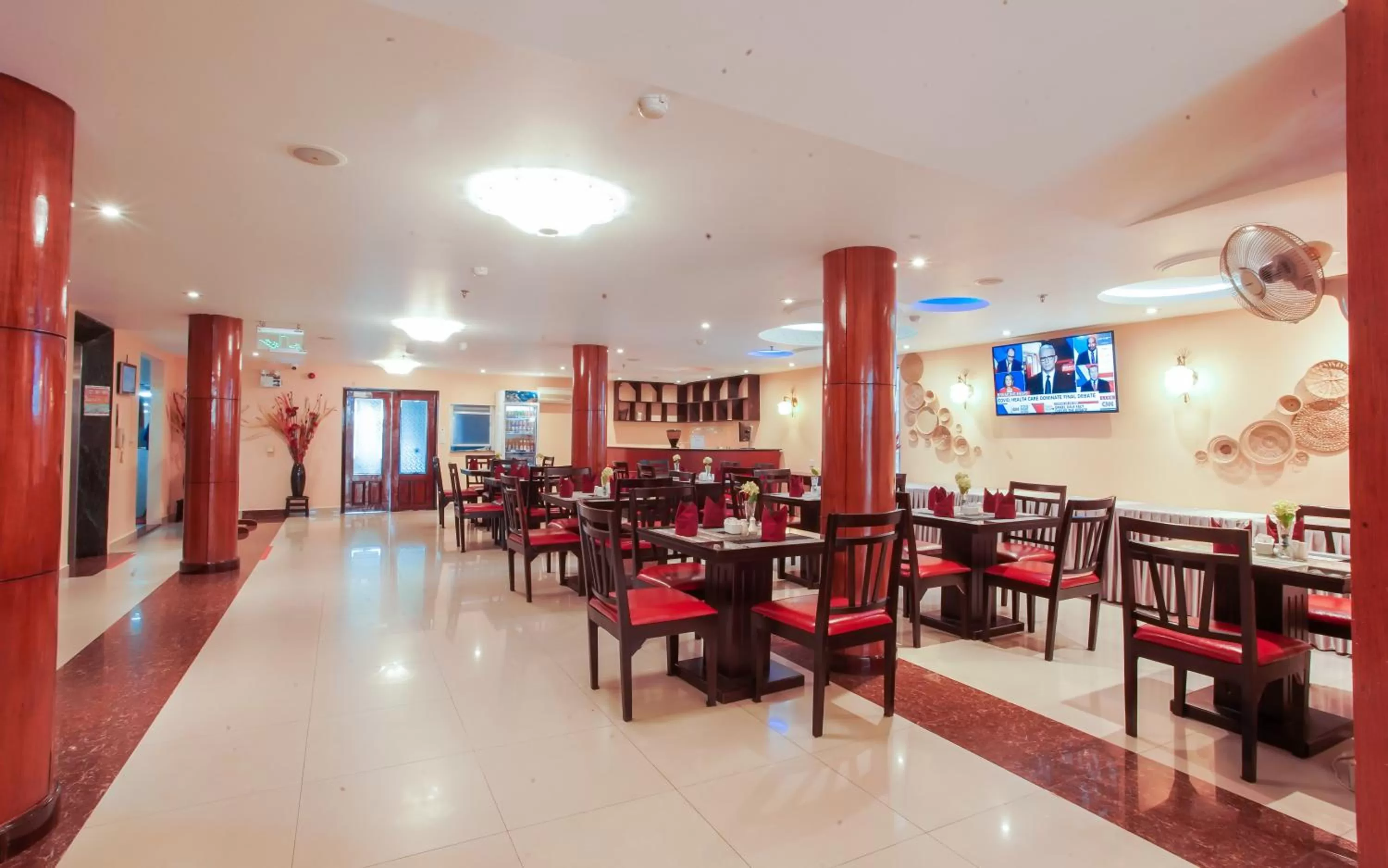 Restaurant/places to eat in Silver Mounts Hotel