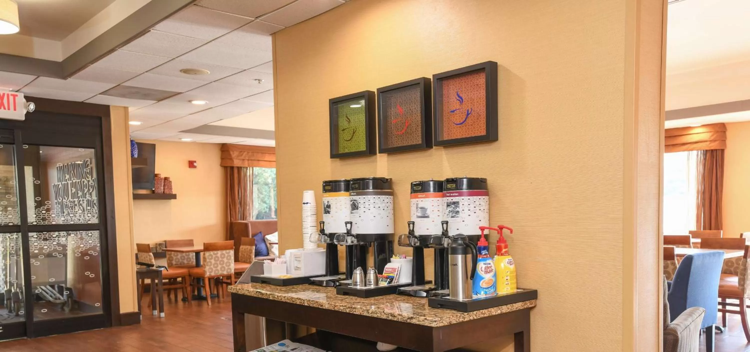 Dining area in Hampton Inn Dry Ridge
