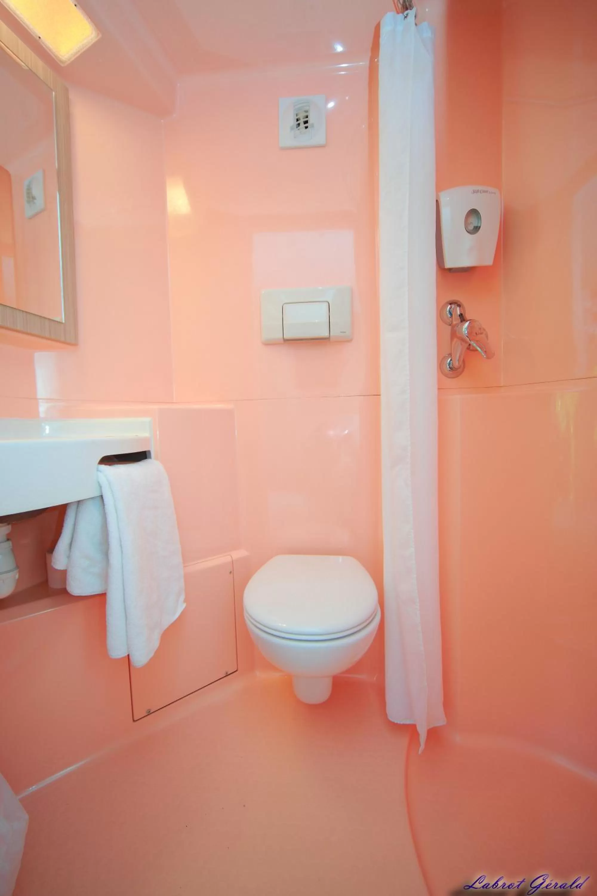 Shower in Premiere Classe Ales - Anduze