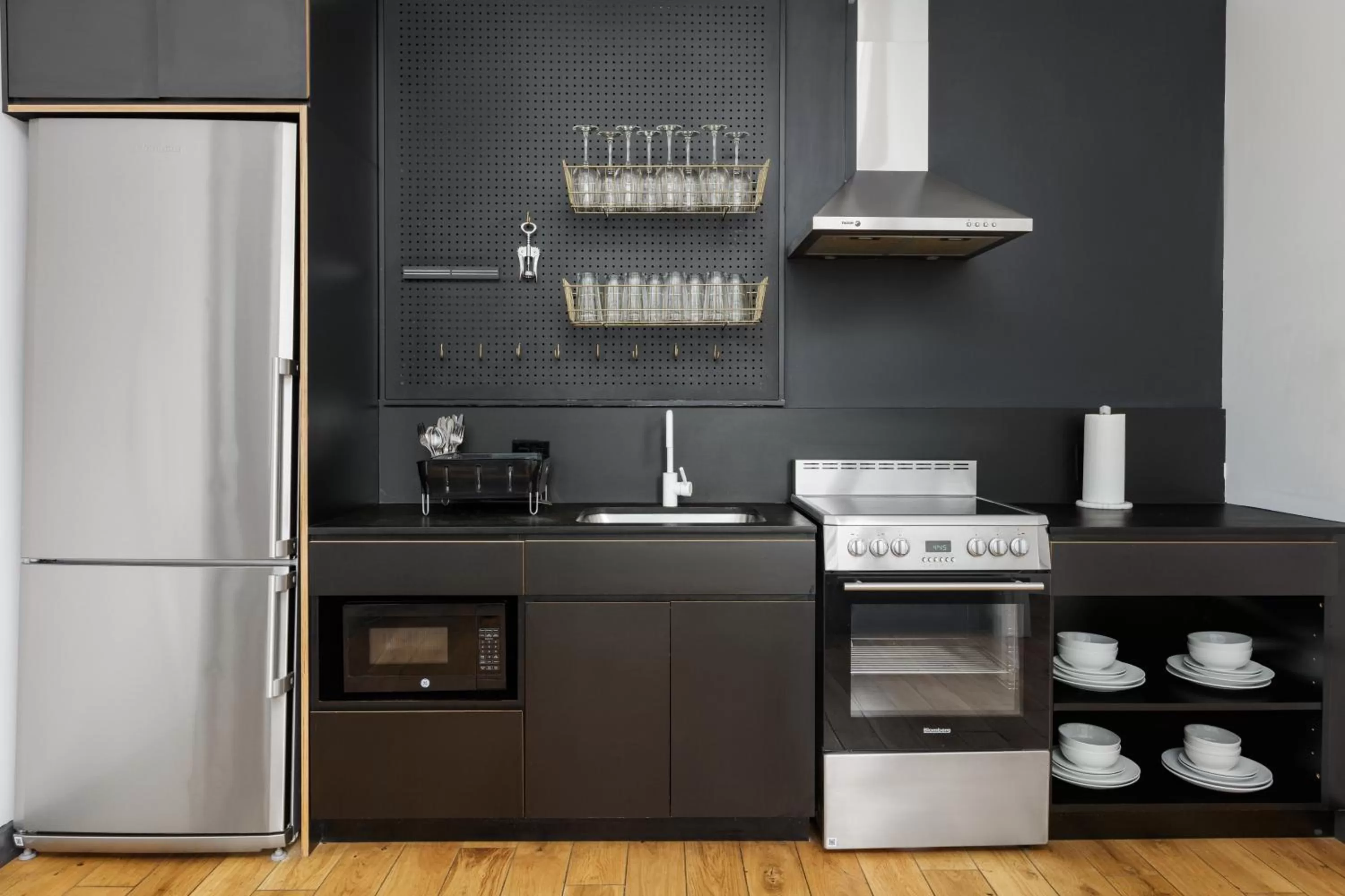 Kitchen or kitchenette in Placemakr Wall Street