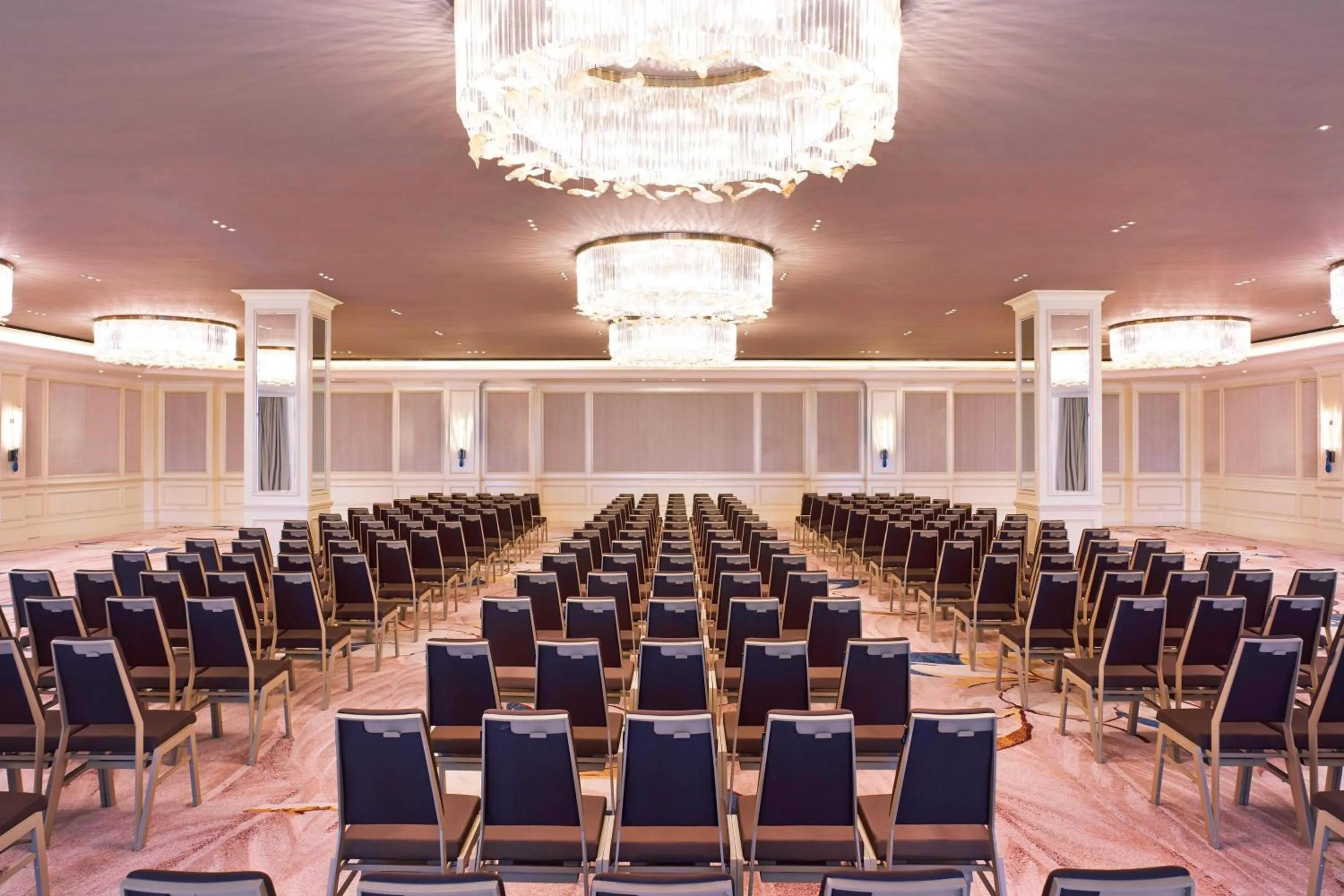 Meeting/conference room in The Westin Zhujiajian Resort, Zhoushan