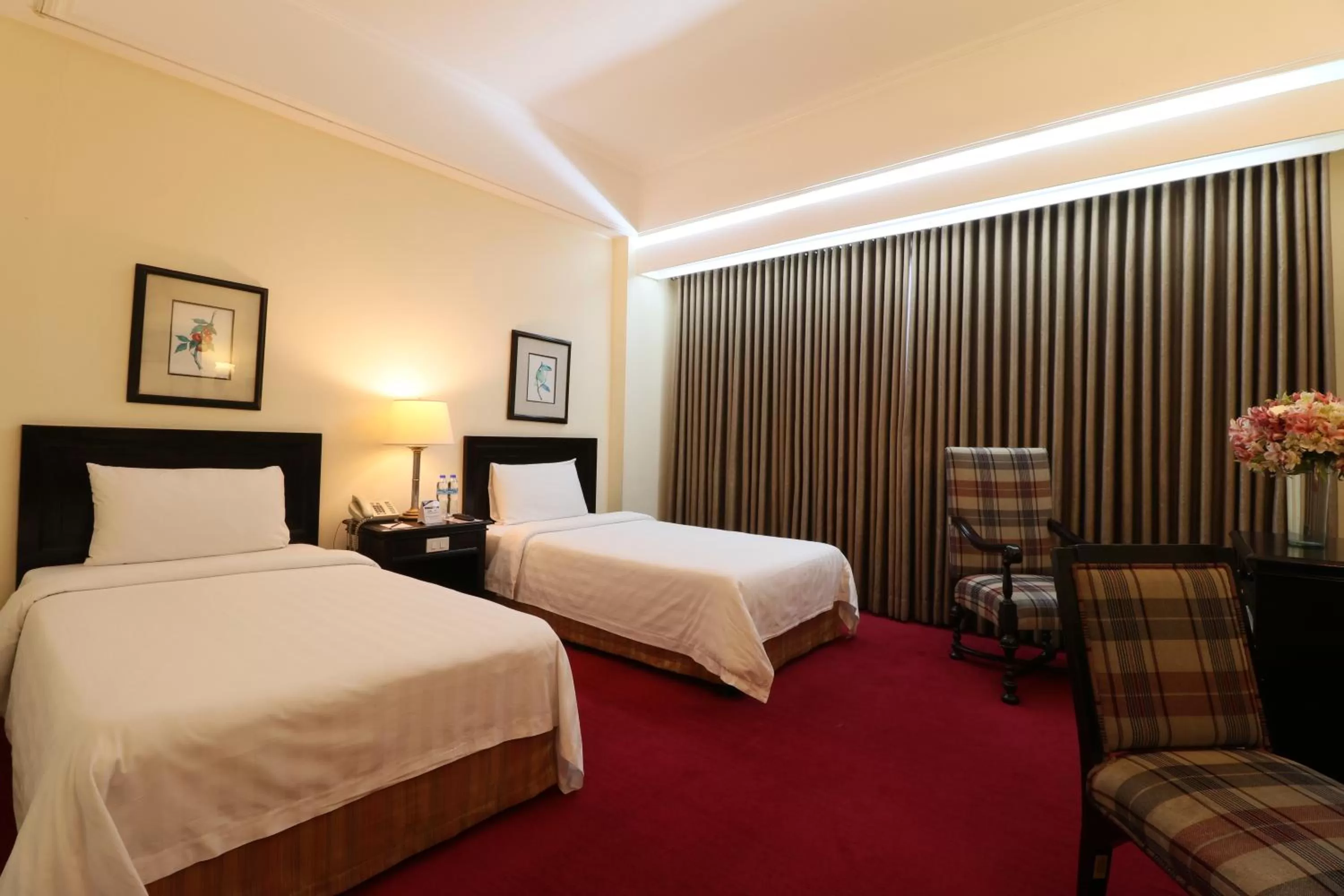 Bed in Bayview Park Hotel Manila