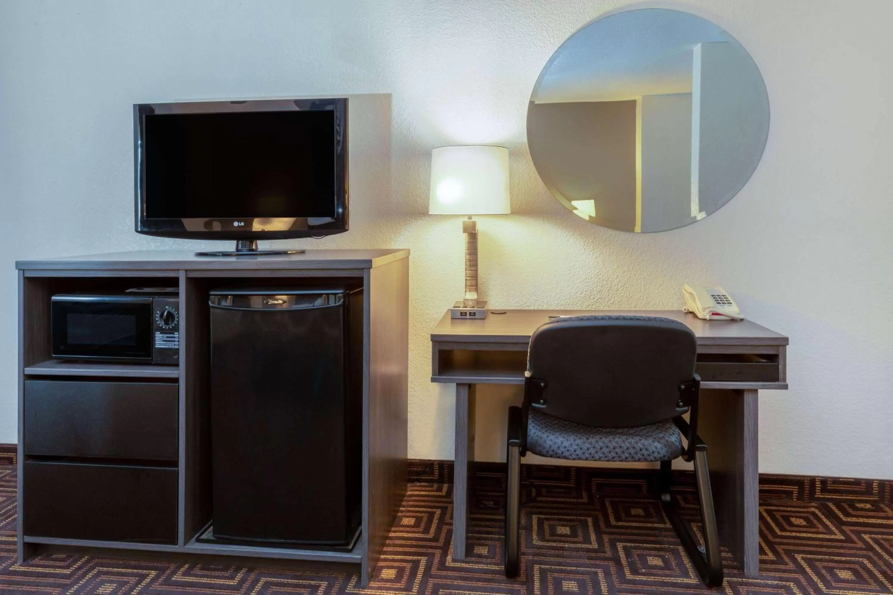 Photo of the whole room in Super 8 by Wyndham Seguin