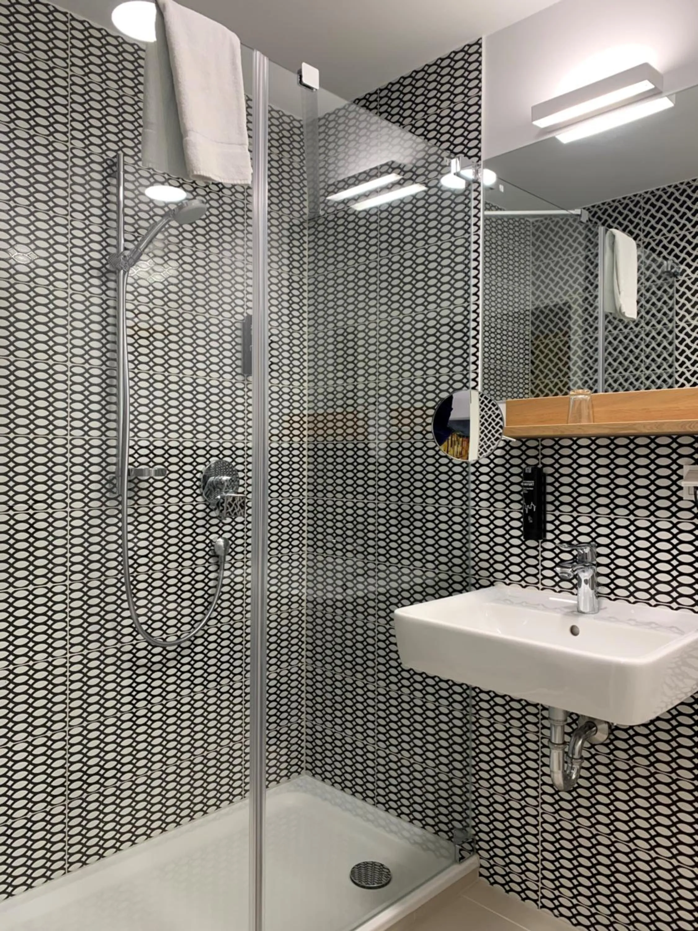 Shower in Hotel Schöne Aussicht