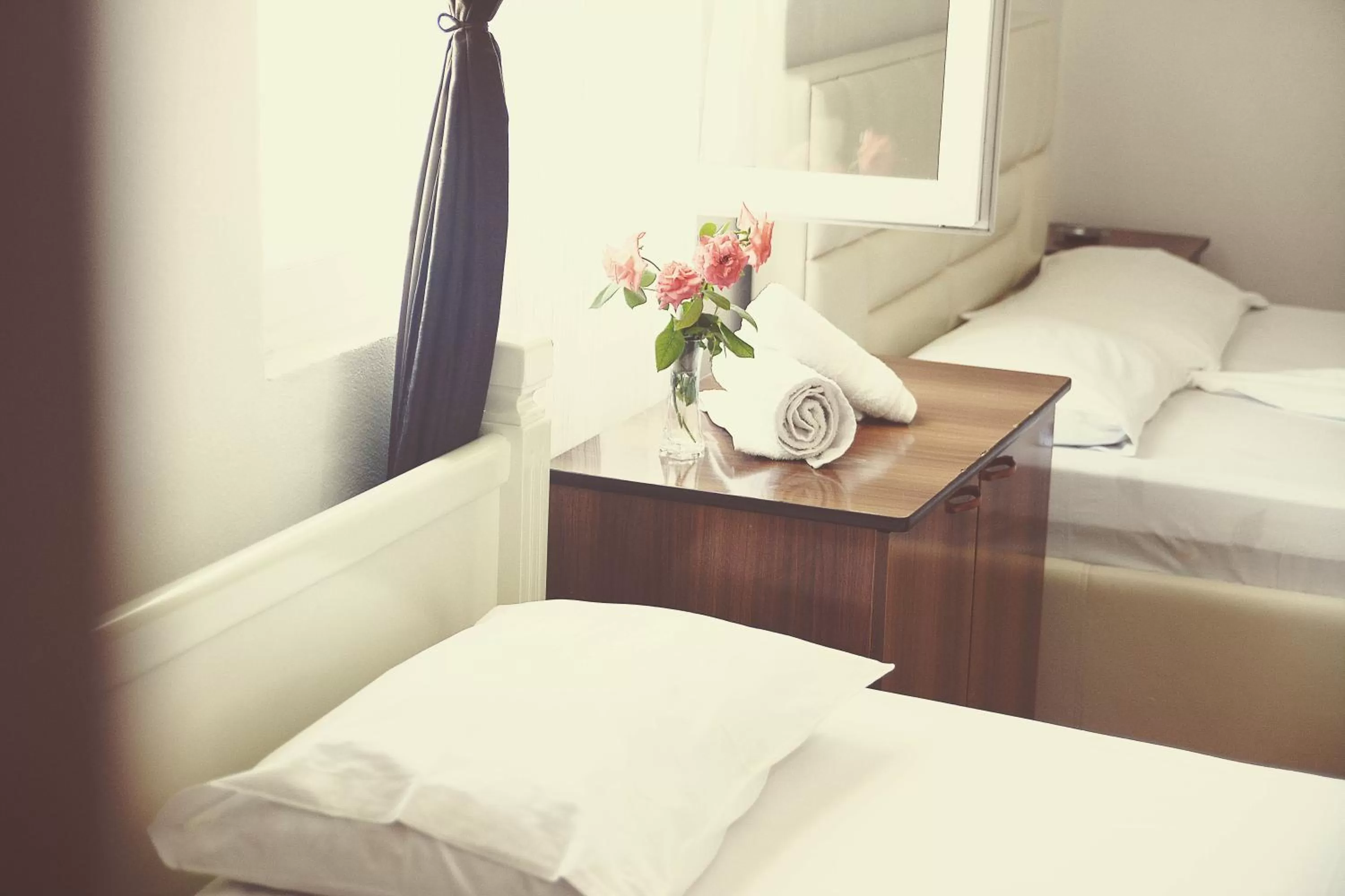 Bed, Room Photo in Hotel Floga