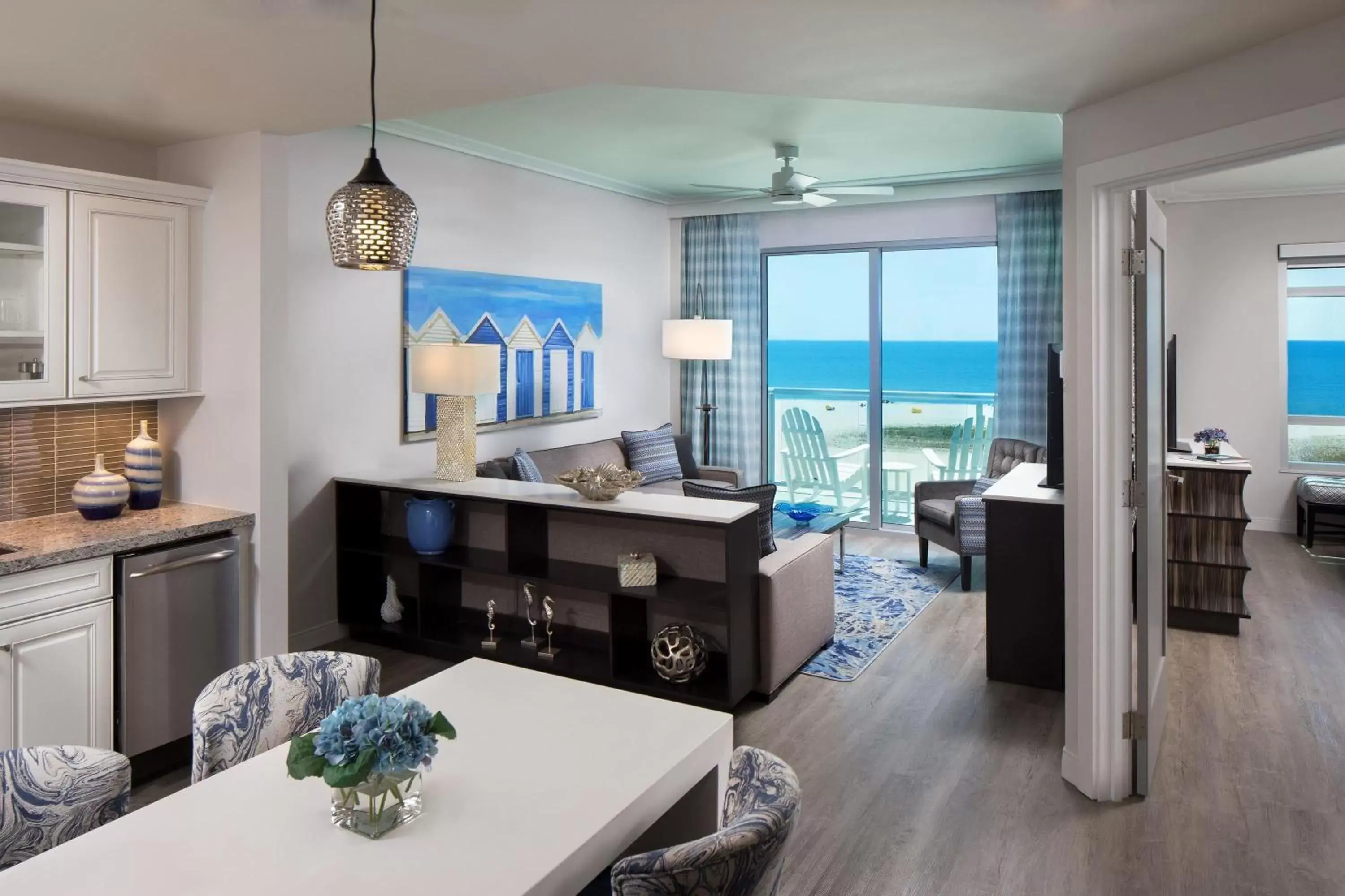 Premium One-Bedroom Queen Suite - Gulf Front in Treasure Island Beach Resort Premium One-Bedroom Queen Suite - Gulf Front in Treasure Island Beach Resort