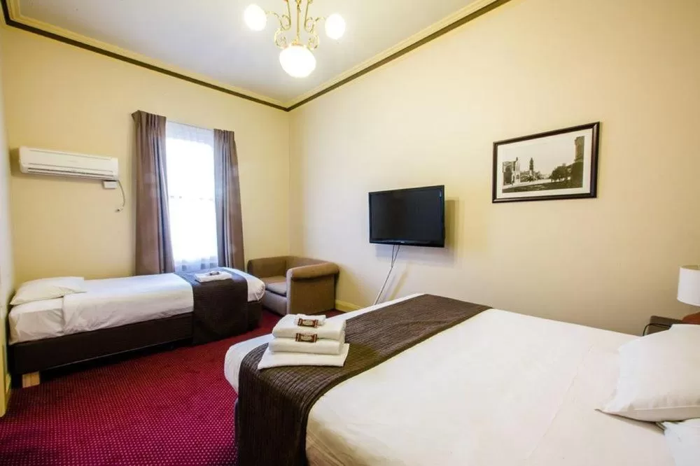 Bed in The Glenferrie Hotel Hawthorn