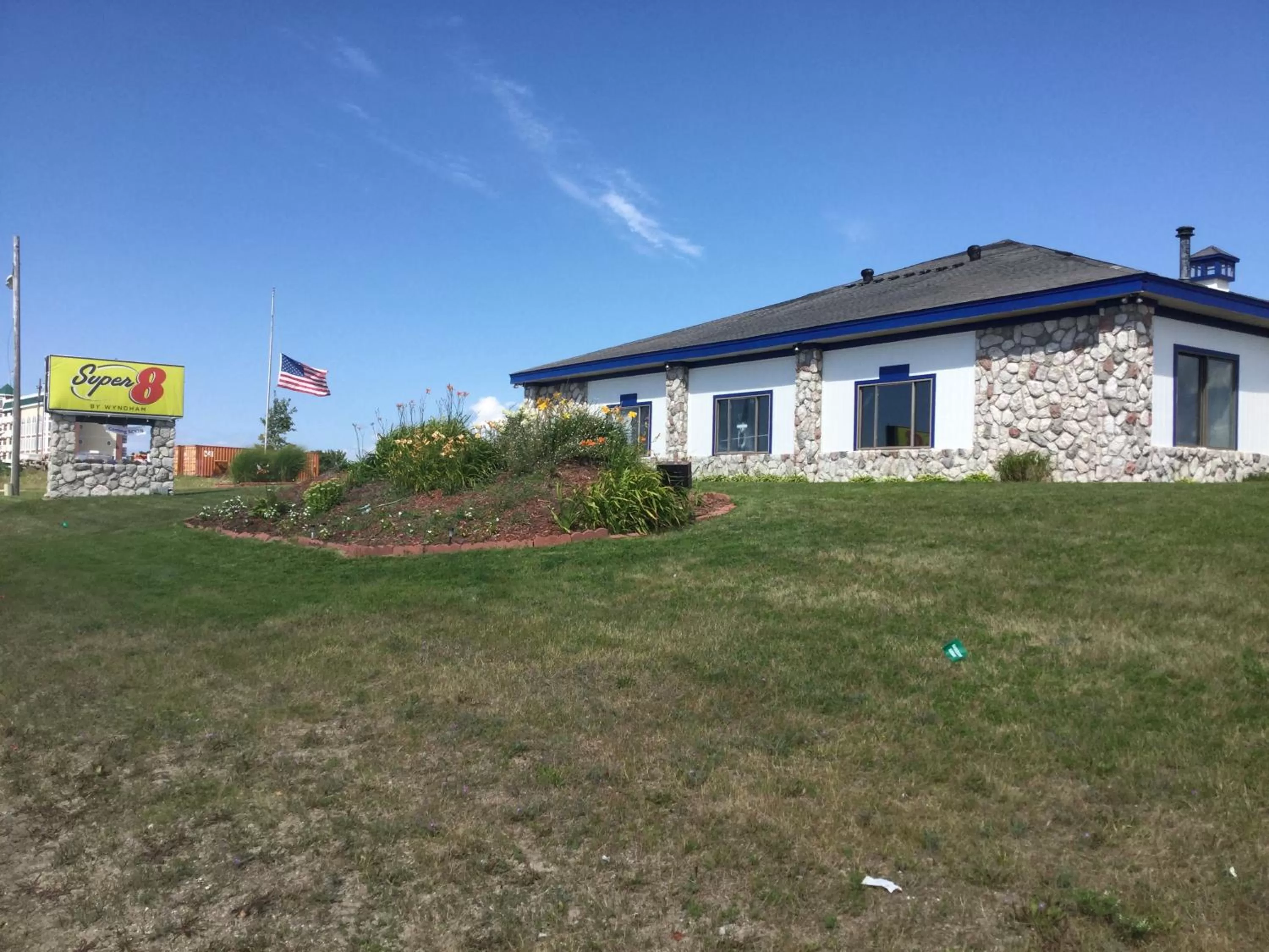 Facade/entrance in Super 8 by Wyndham Petoskey