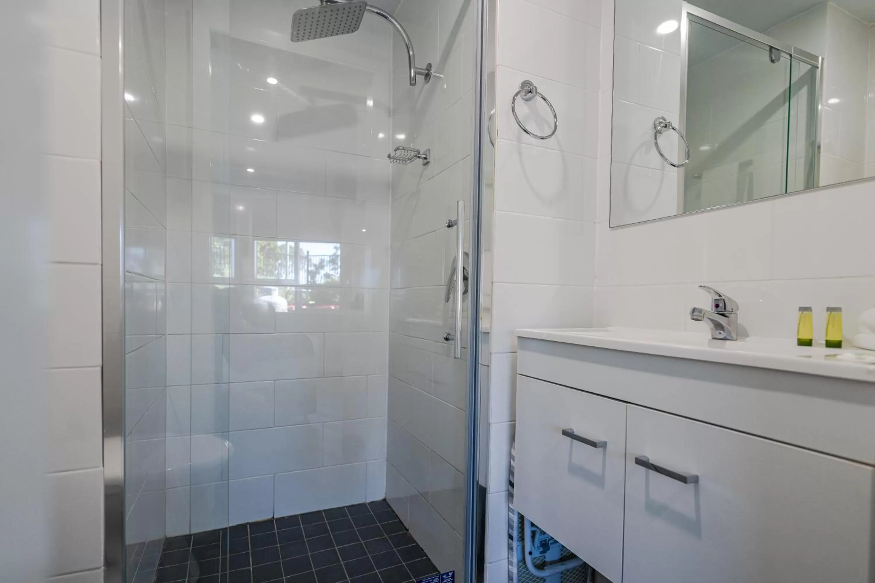 Bathroom in Bega Motel