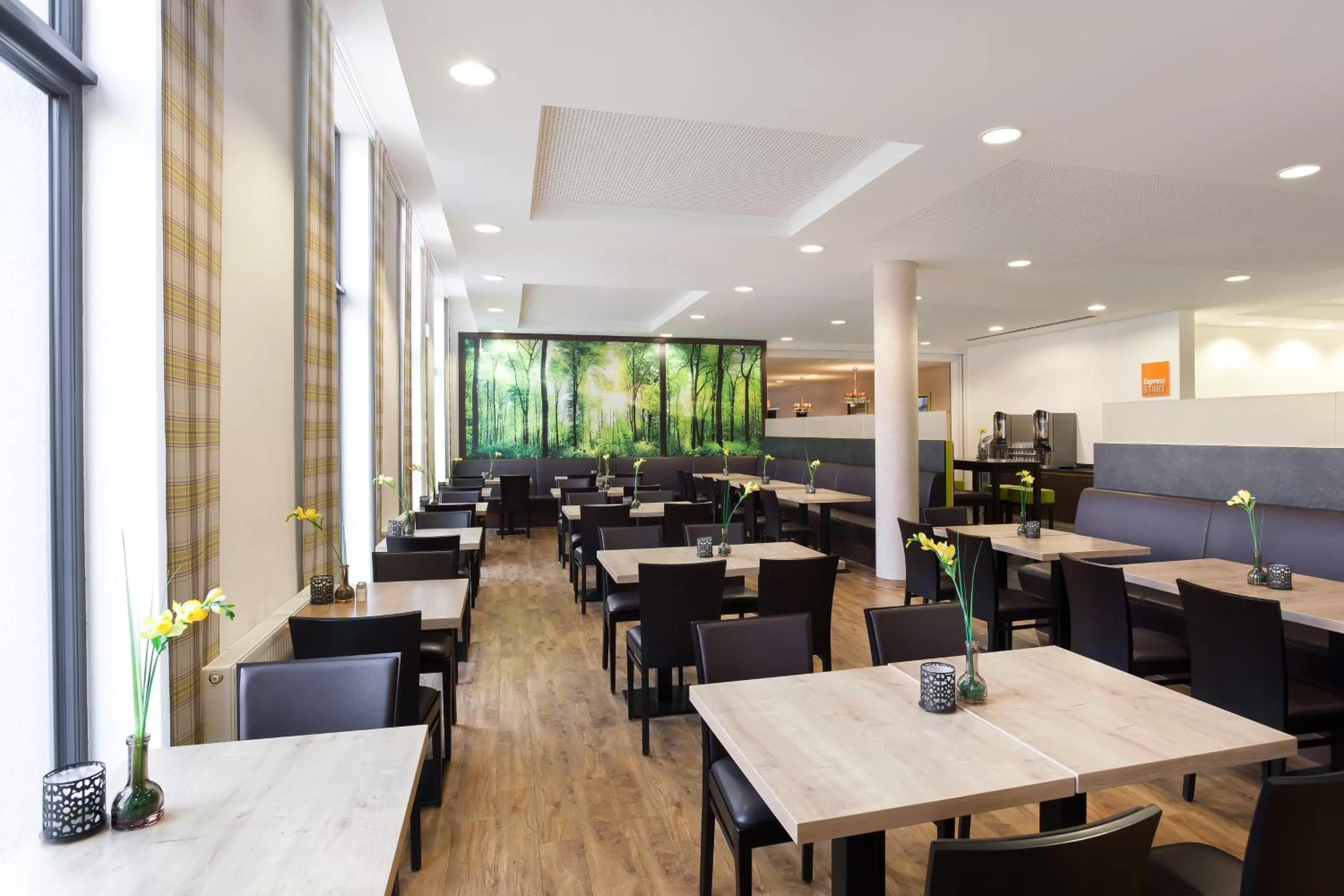 Restaurant/places to eat in Holiday Inn Express Augsburg by IHG