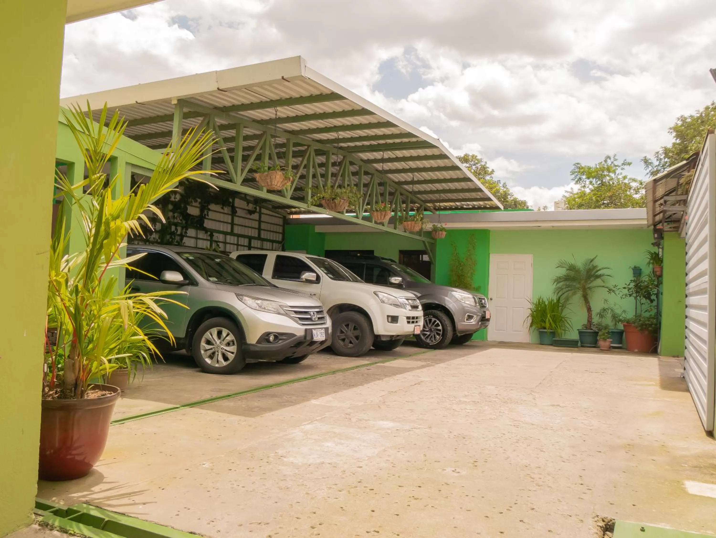 Patio in Hotel Bamboo Aeropuerto