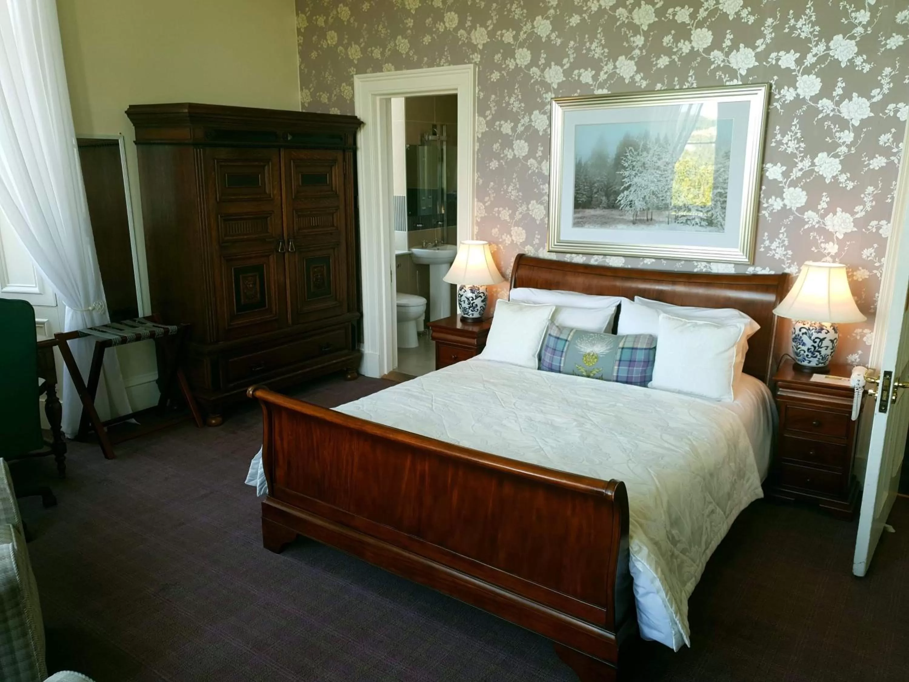 Bed in Mansfield House Hotel