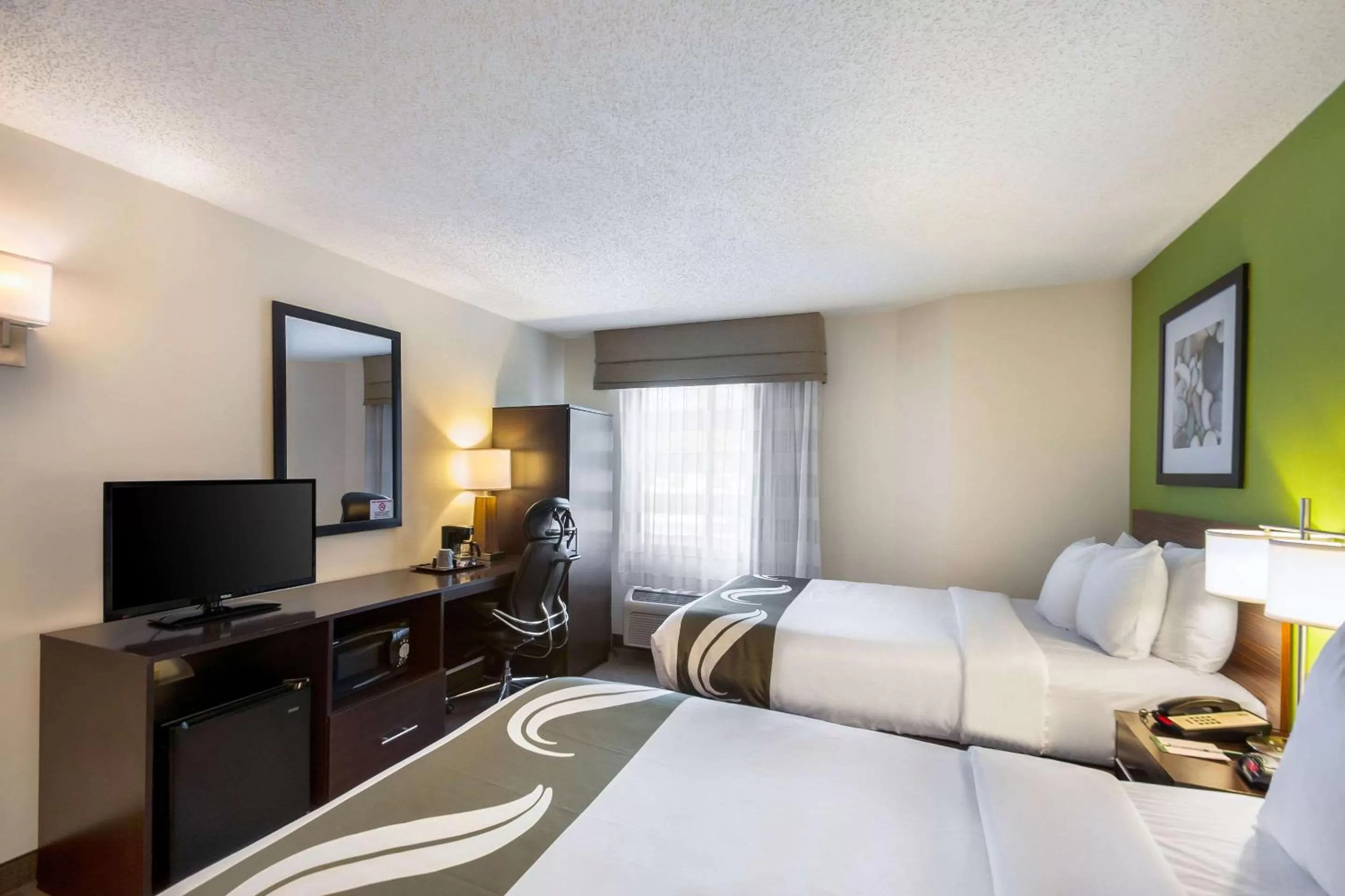 Photo of the whole room, Bed in Quality Inn Grasonville near Kent Island