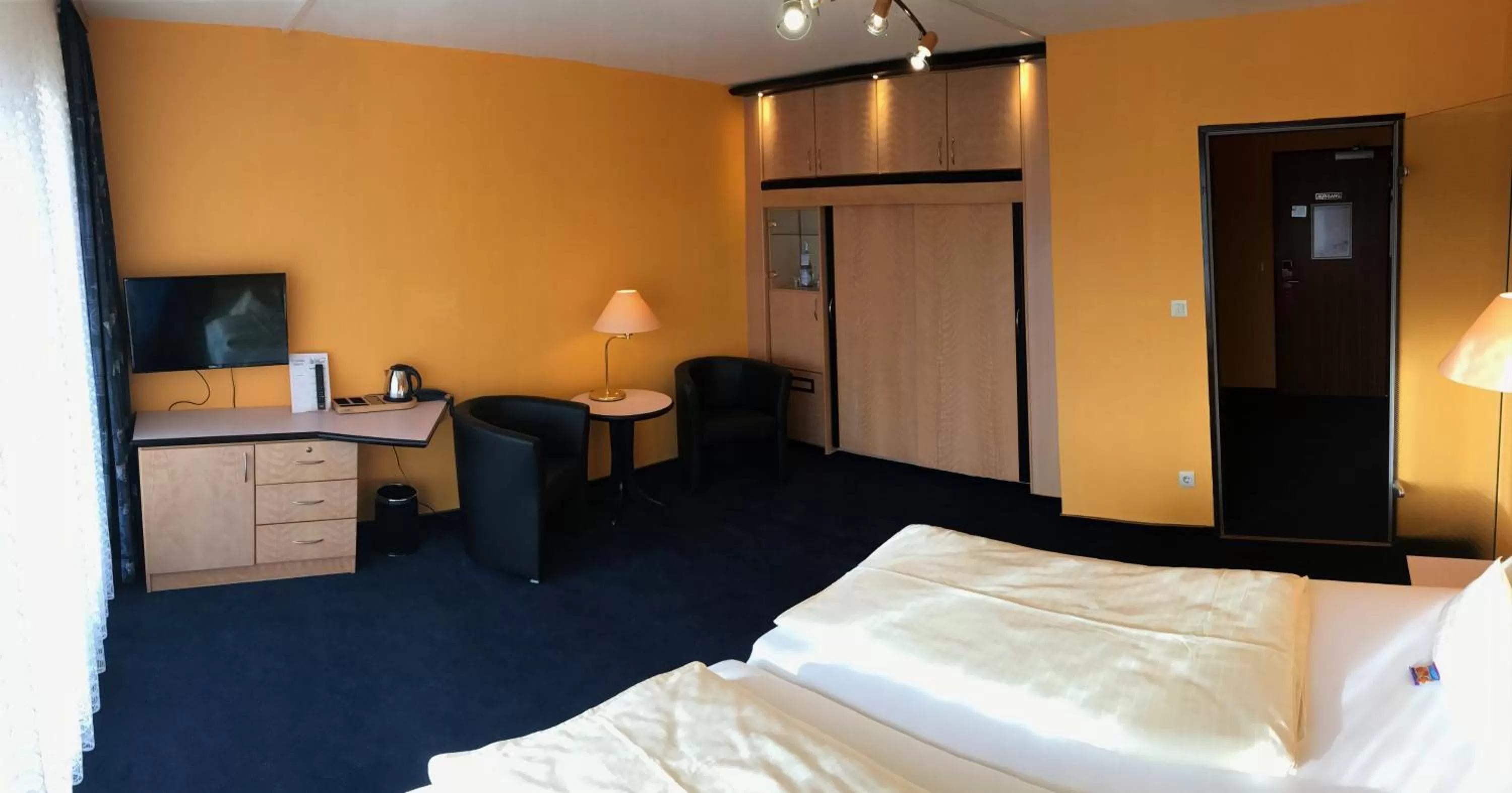 Photo of the whole room, Bed in Hotel Windspiel