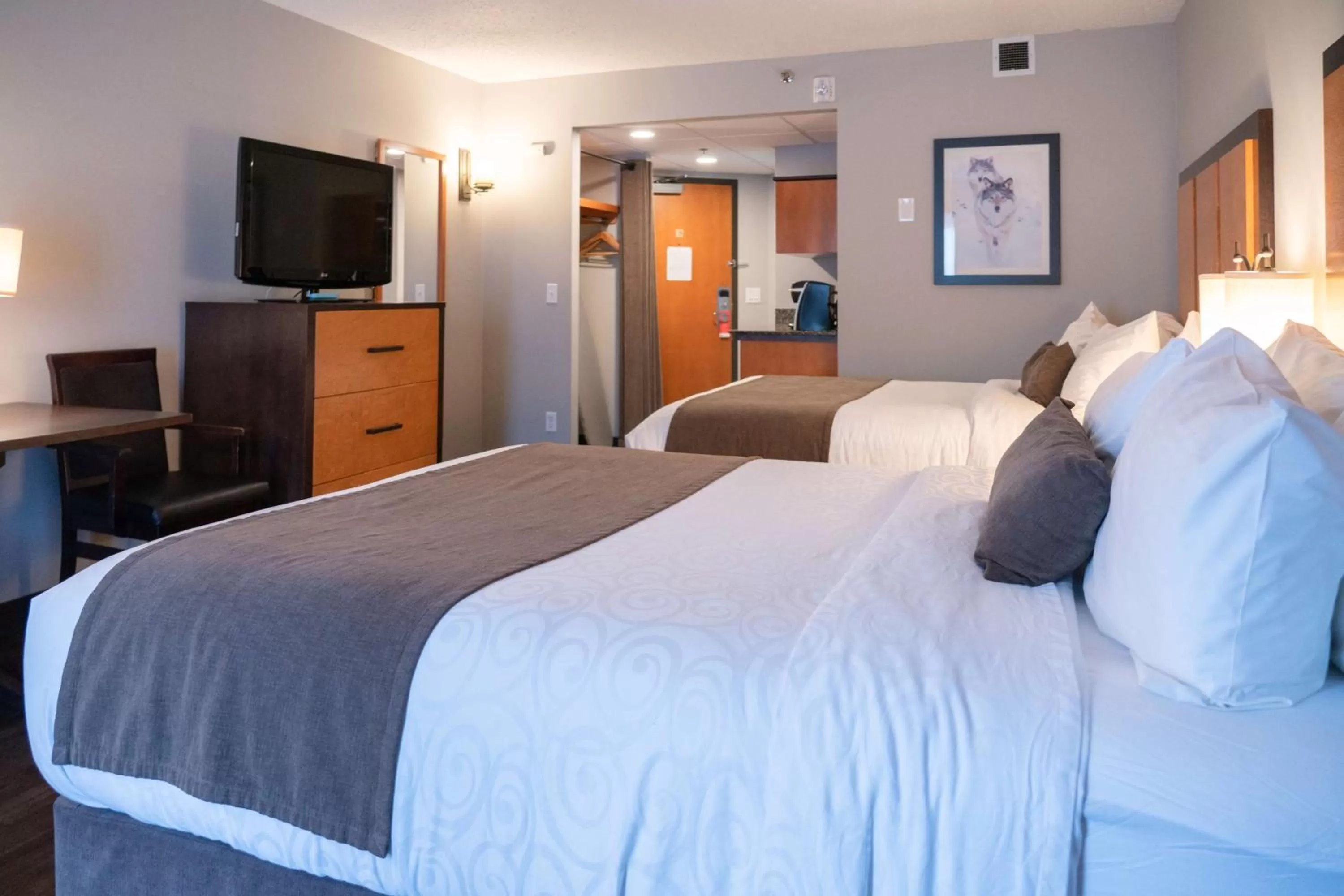 Photo of the whole room, Bed in Pocaterra Inn & Waterslide