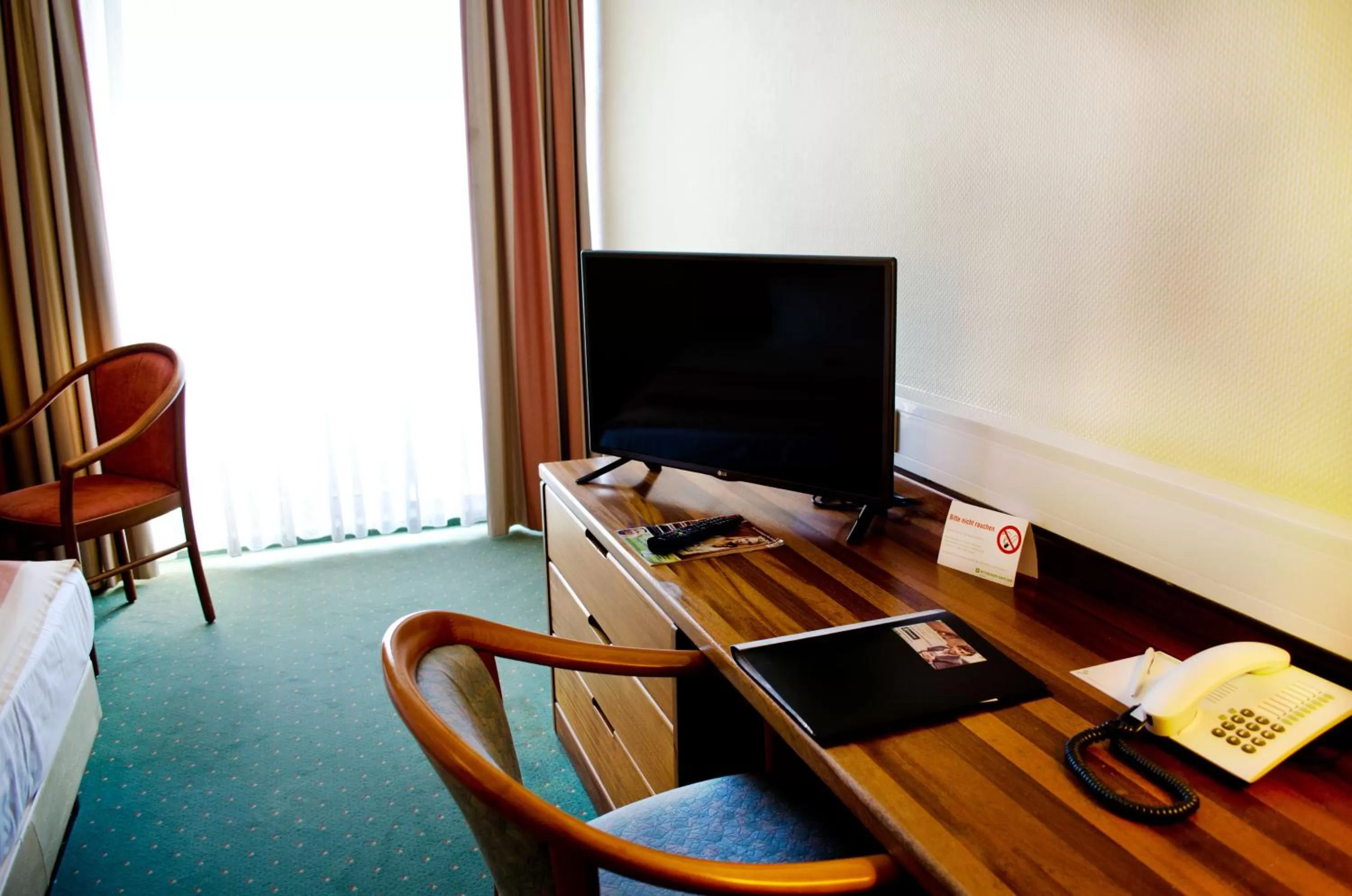 TV and multimedia in Wyndham Garden Kassel