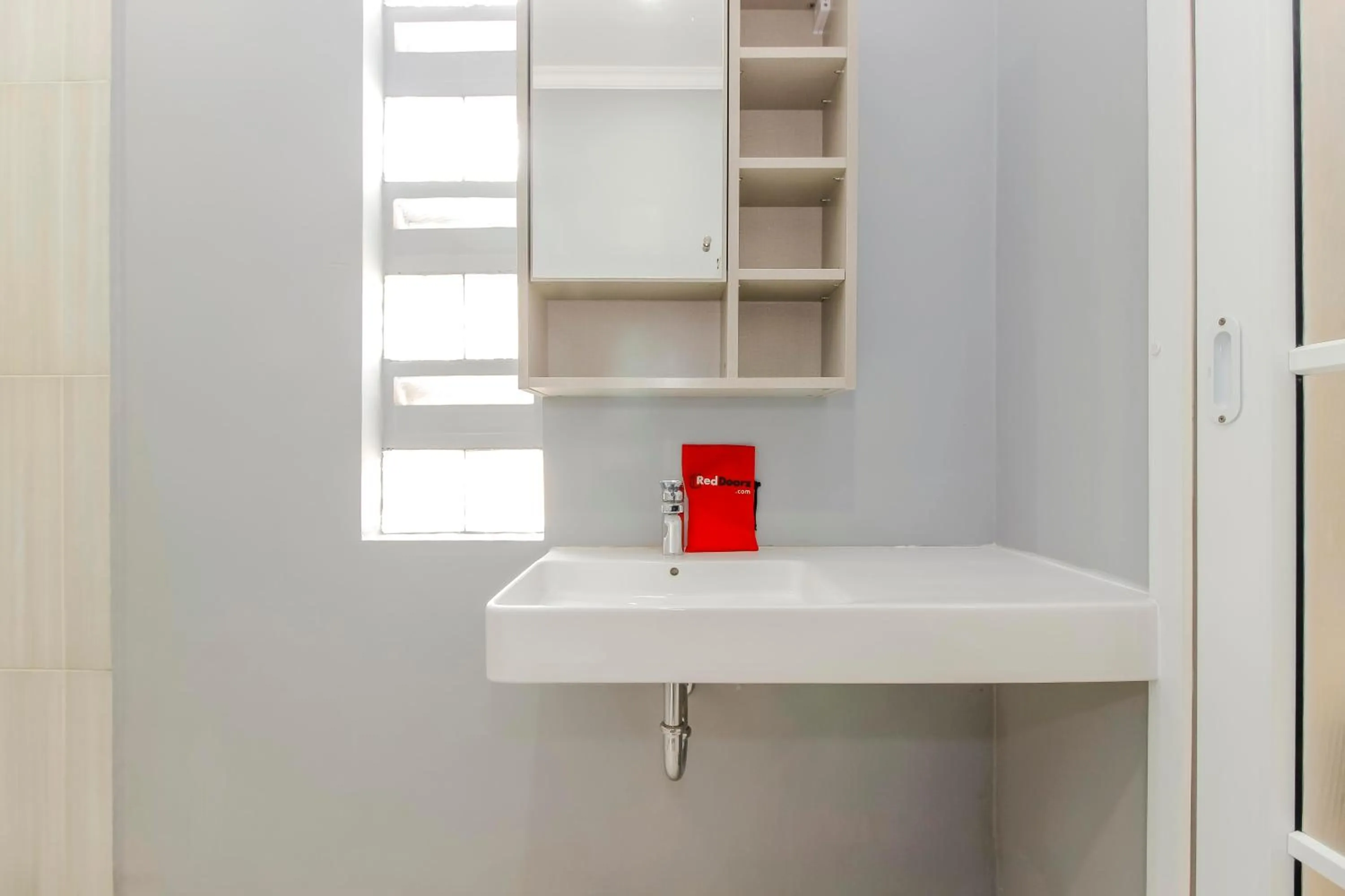 Bathroom in RedDoorz Plus @ Kwitang 2