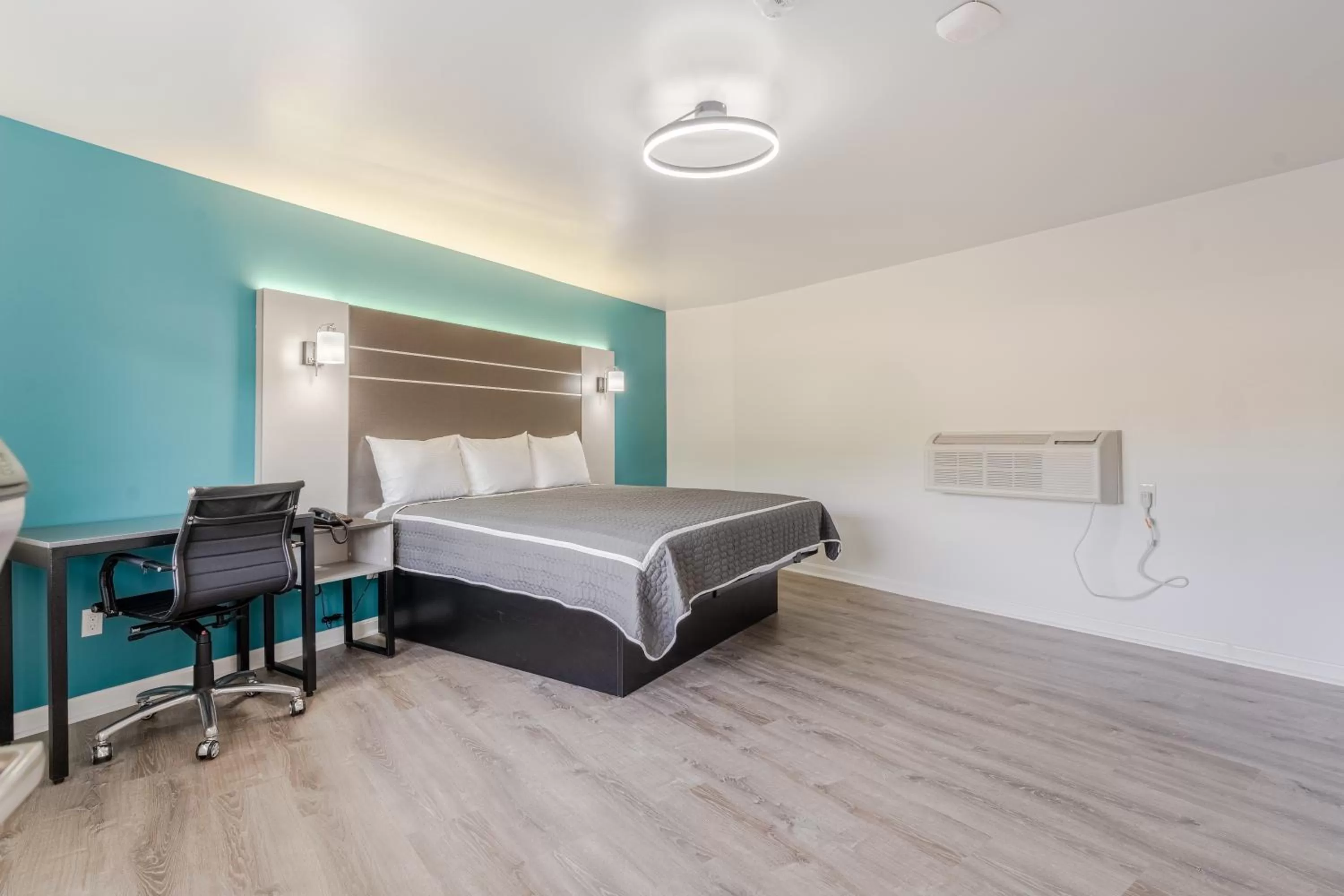 Bedroom, Bed in Blue Beach Motel Providence North Kingstown