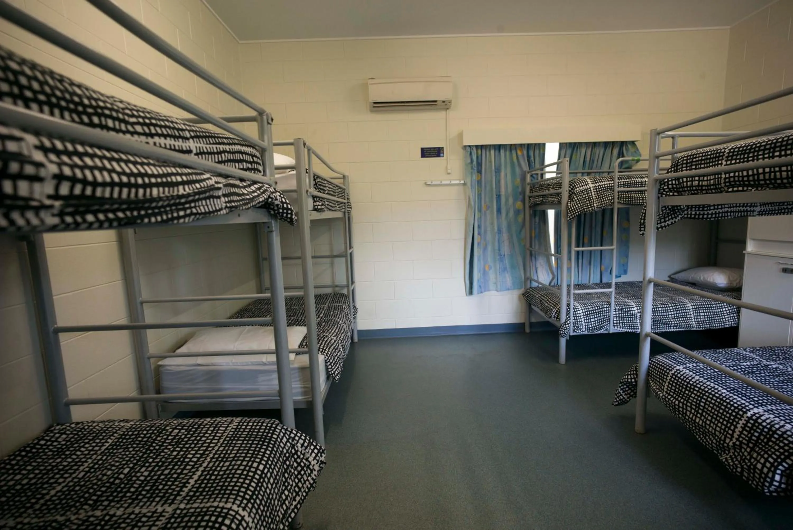 Bedroom, Bed in YHA Cairns Central