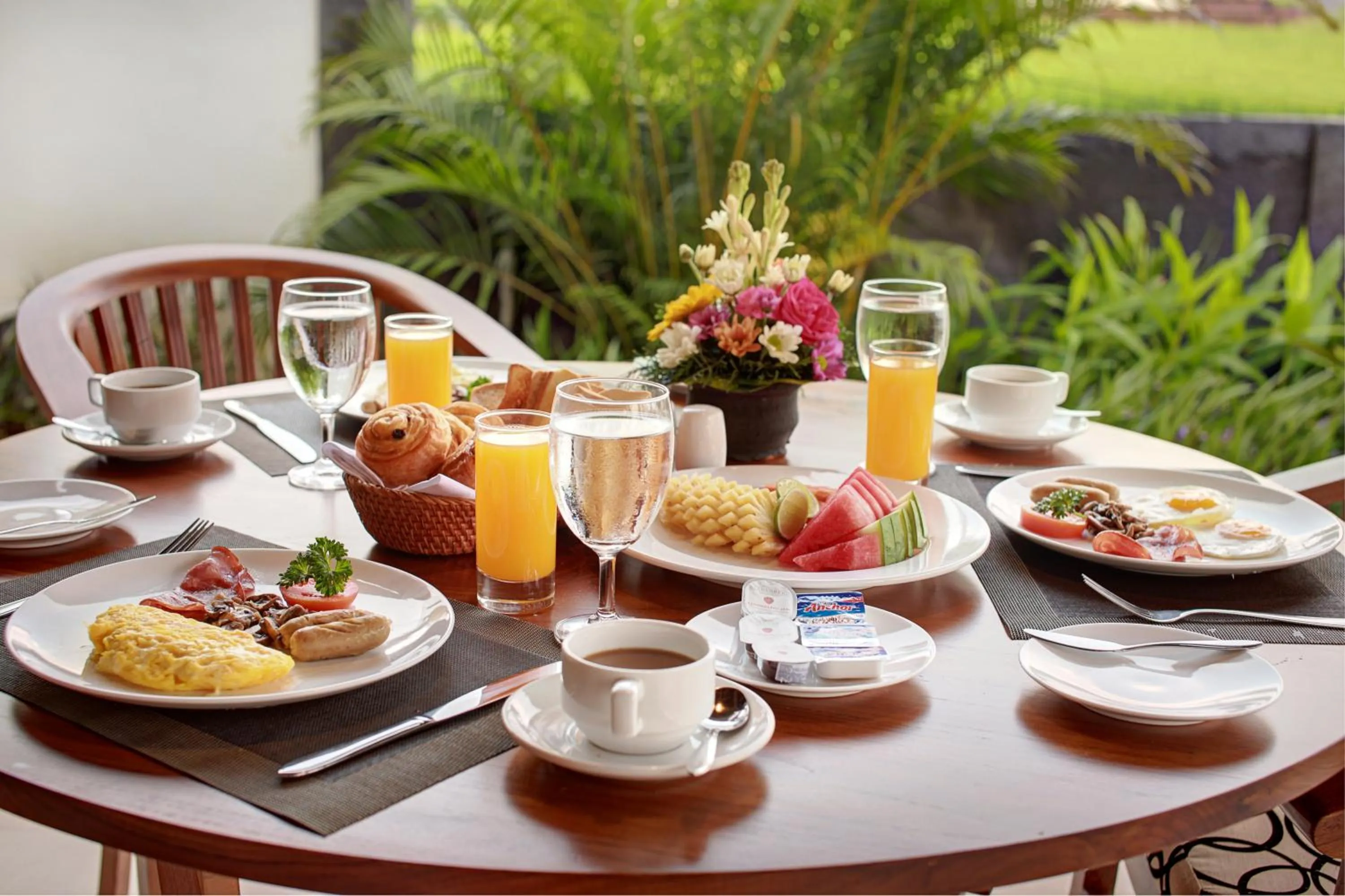 Restaurant/places to eat in Sativa Villas Ubud with Private Pool