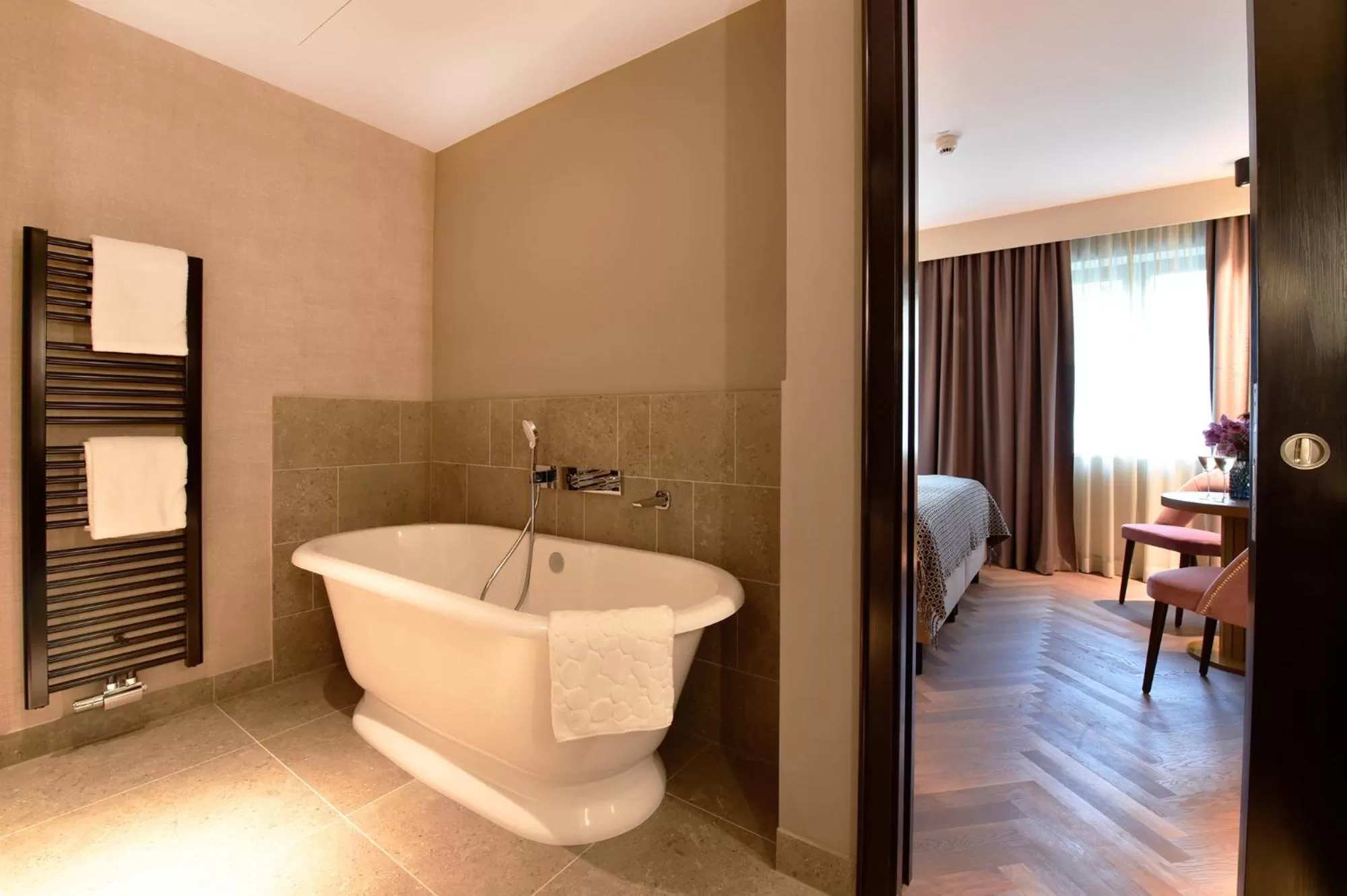 Bathroom in Das James