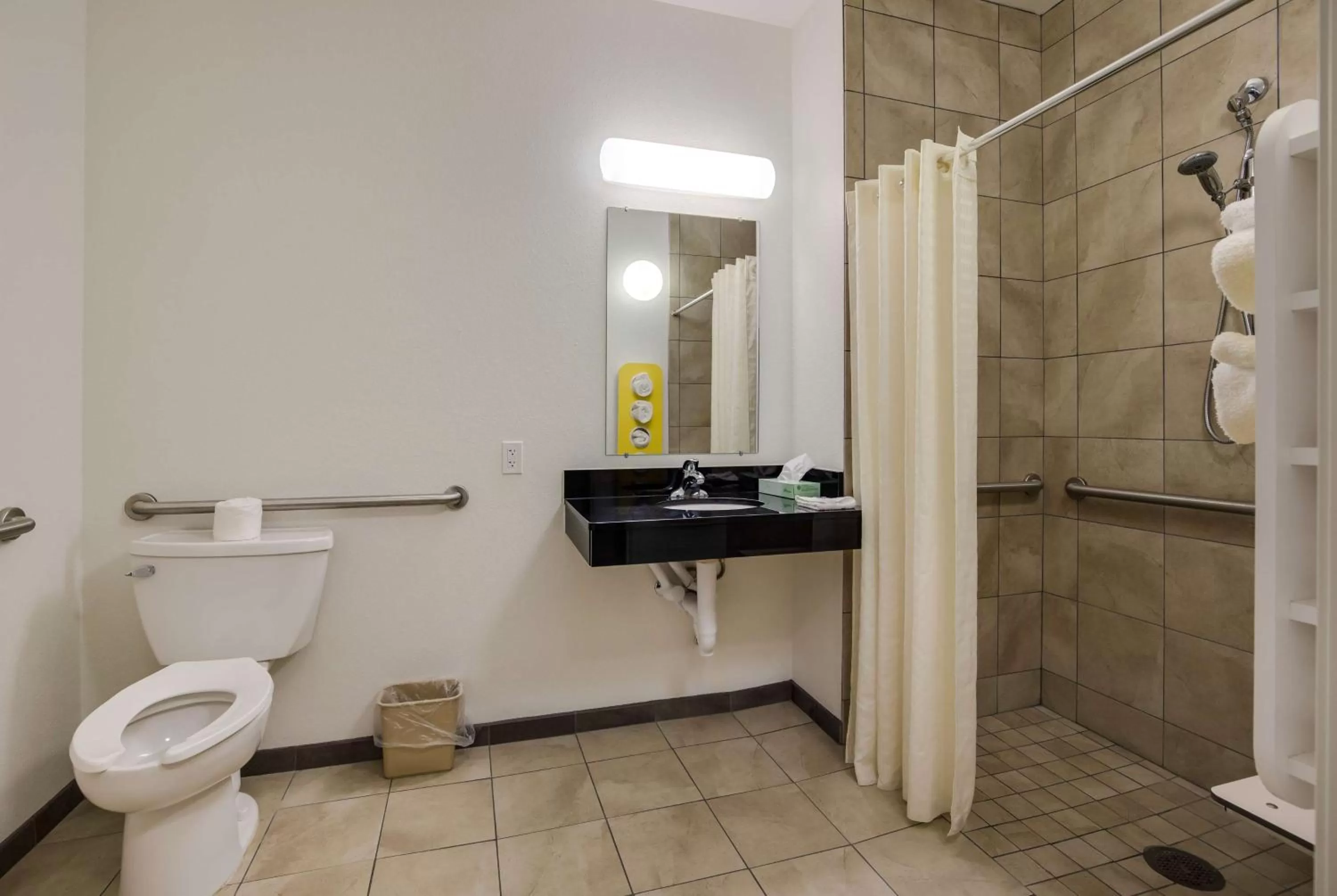 Bathroom in Motel 6 Poplar Bluff, MO