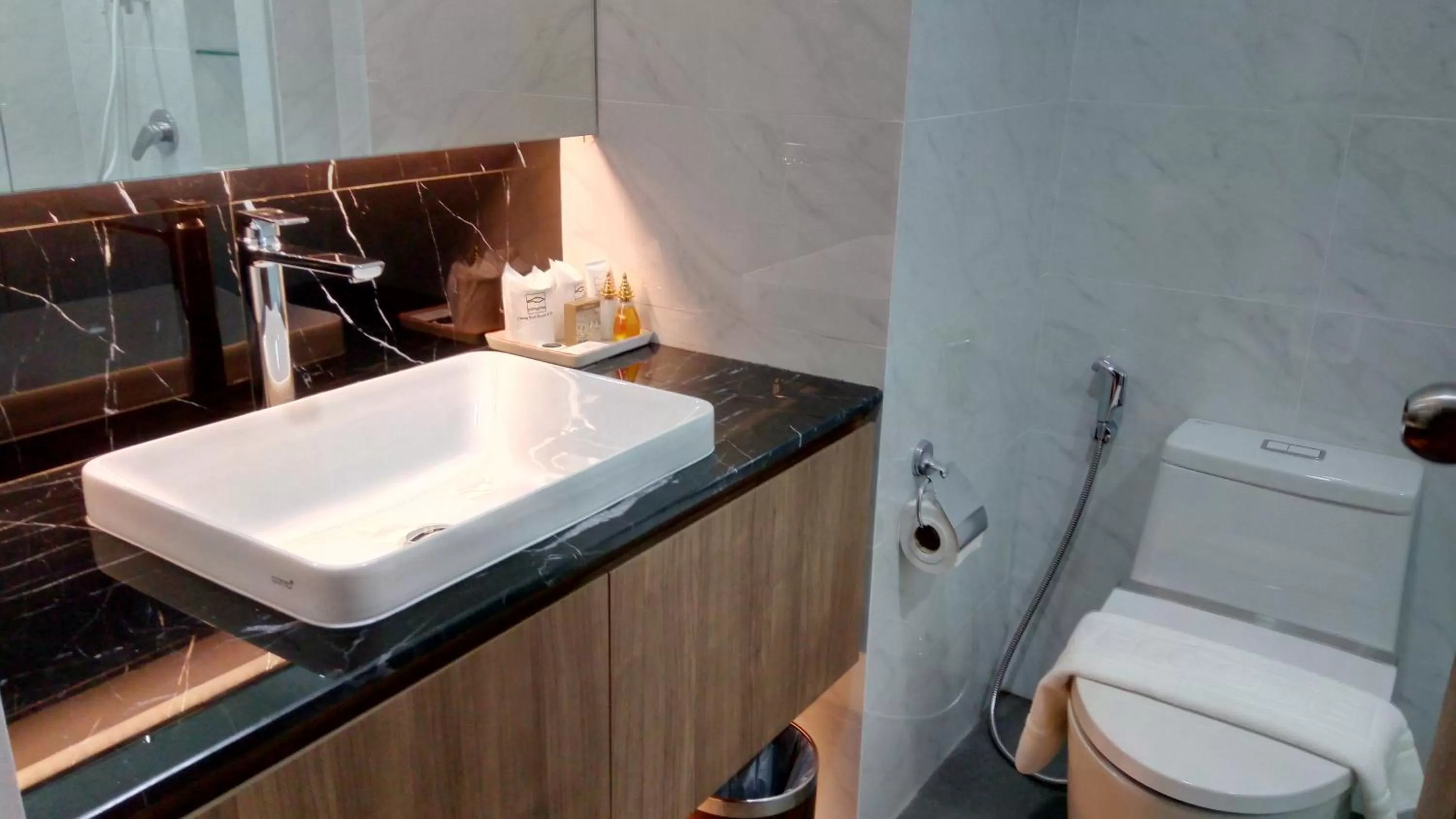 Bathroom in Chang Buri Resort & Koh Chang Hillside