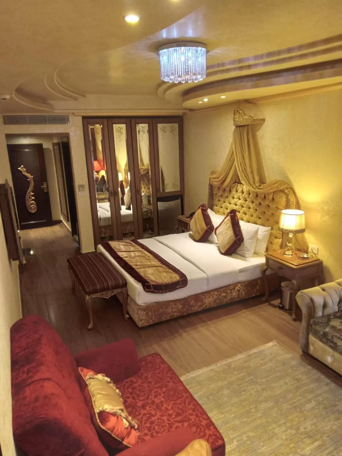 Photo of the whole room, Bed in Q Hotel