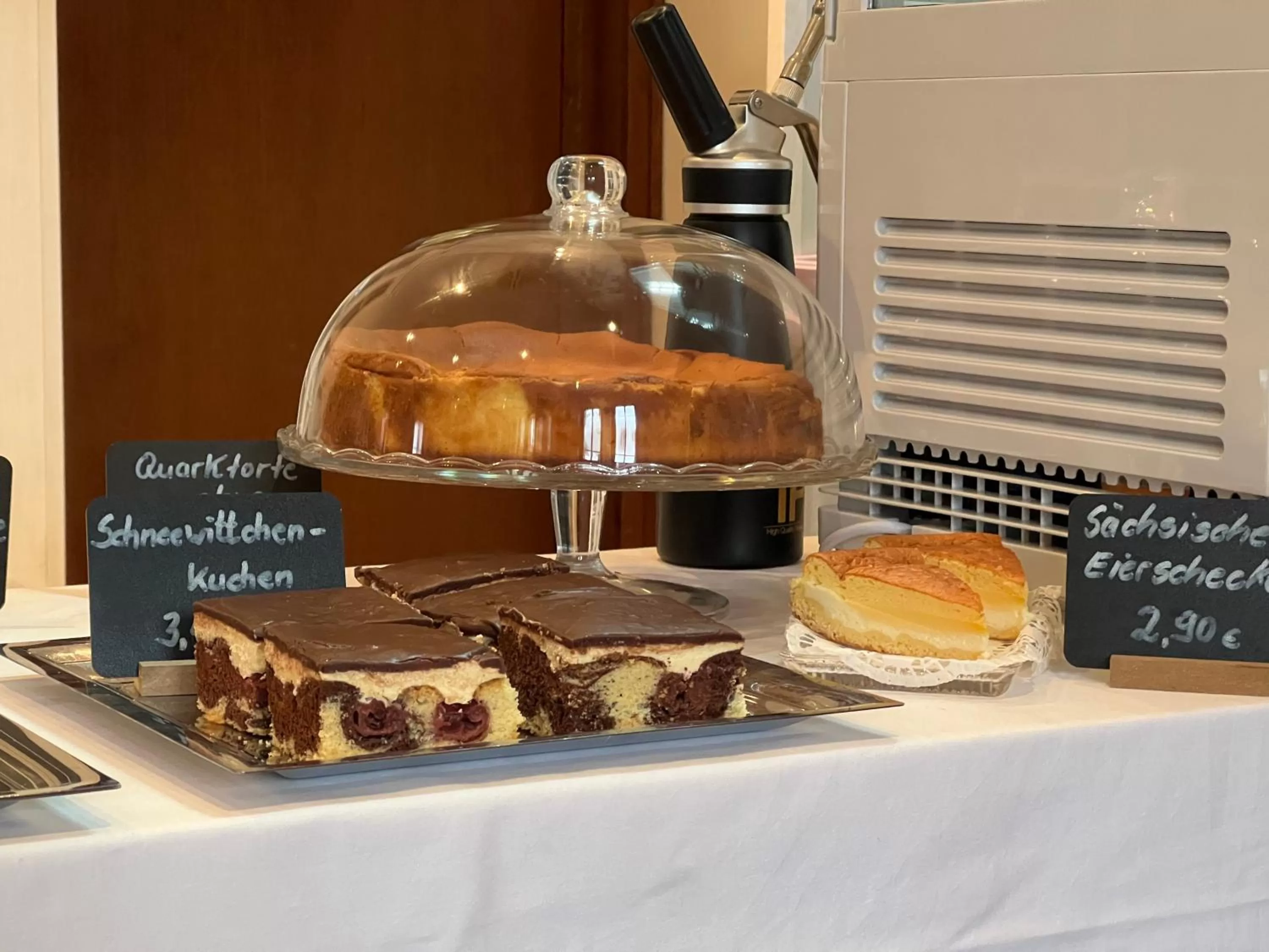 Restaurant/places to eat in Landhotel Der Distelhof mit Scheunencafé