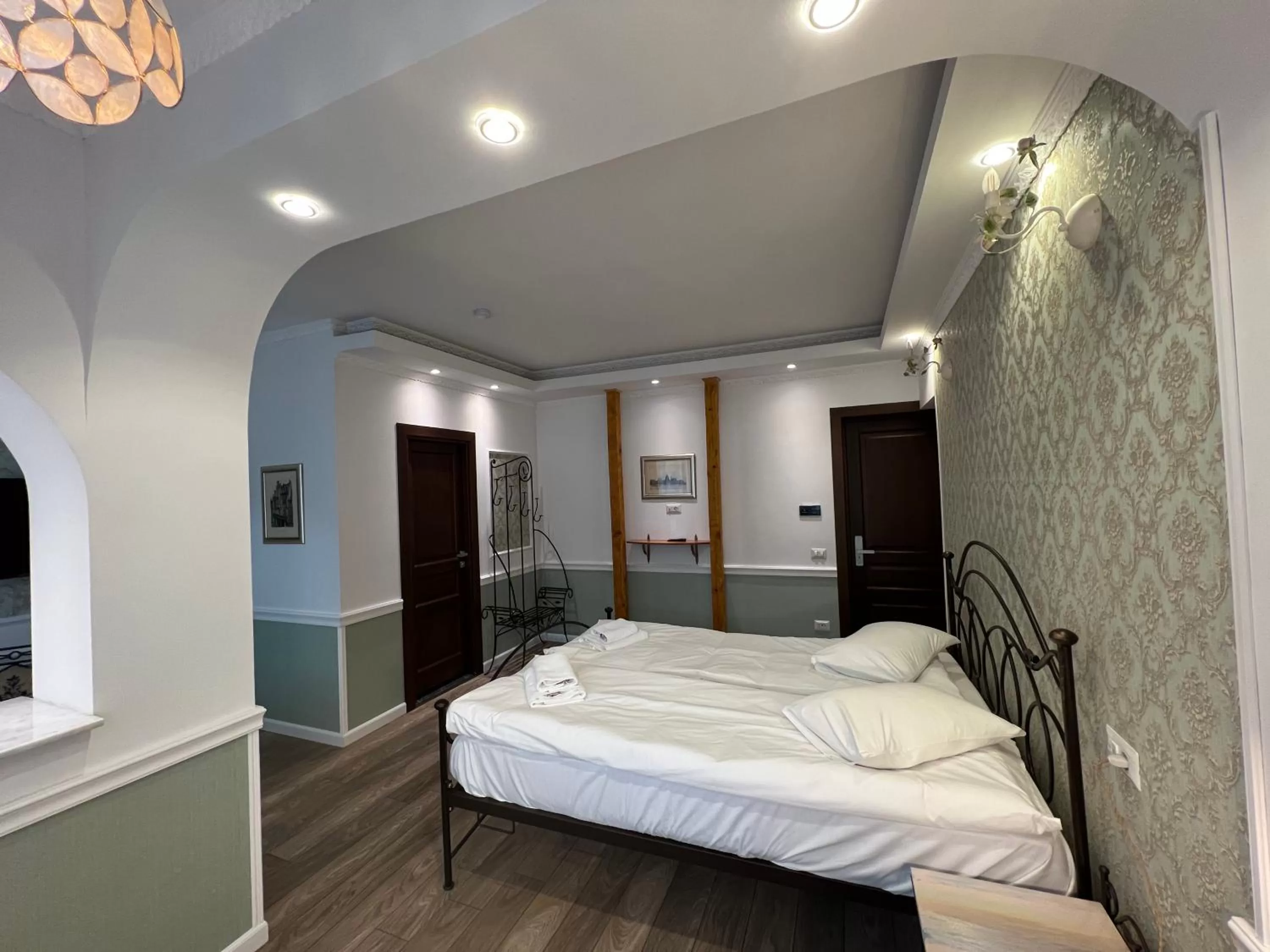 Bed in Hotel Boutique Cathedral Plaza Residences room for rent downtown