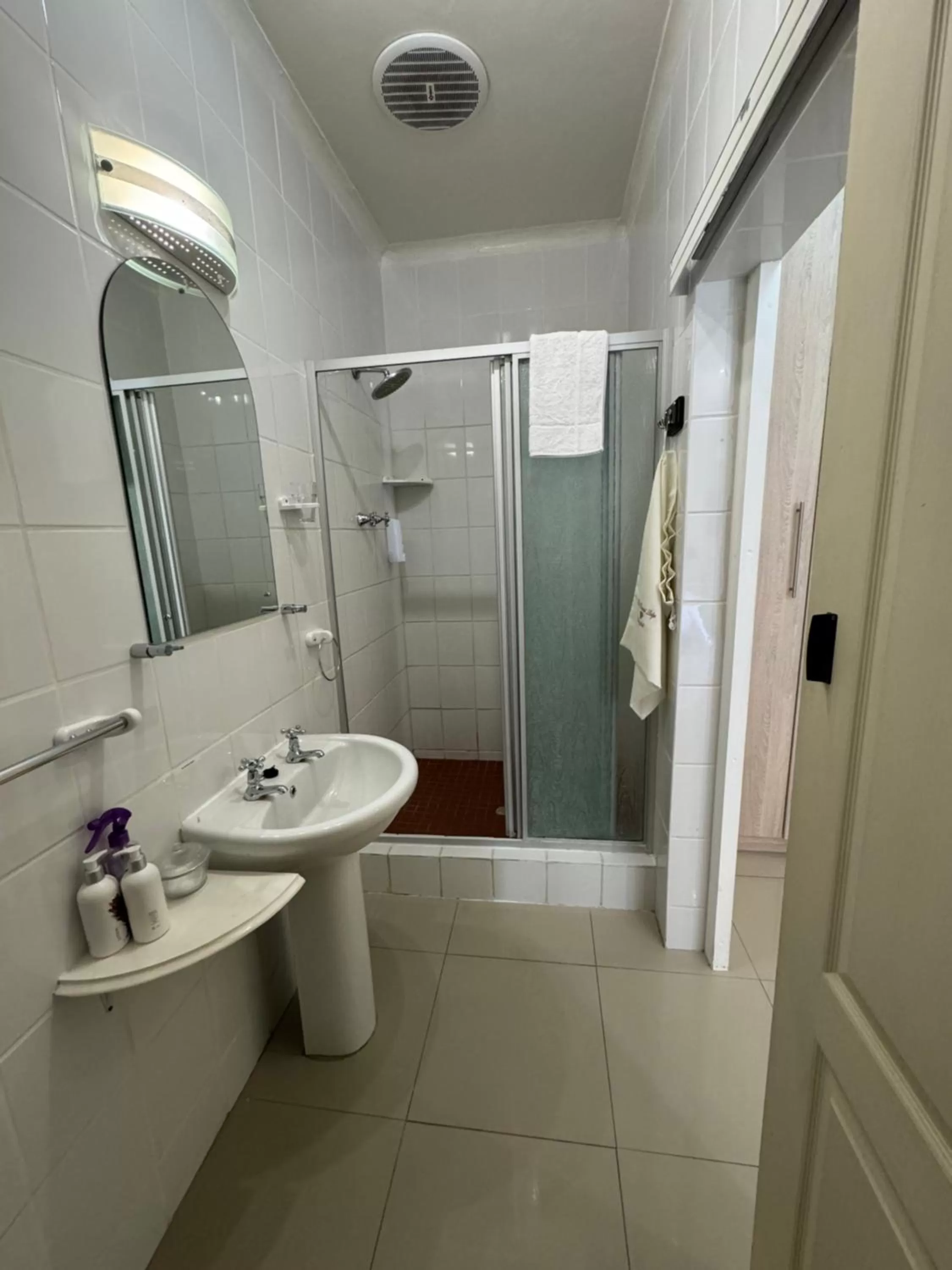 Shower in Blue Diamond Lodge & Spa