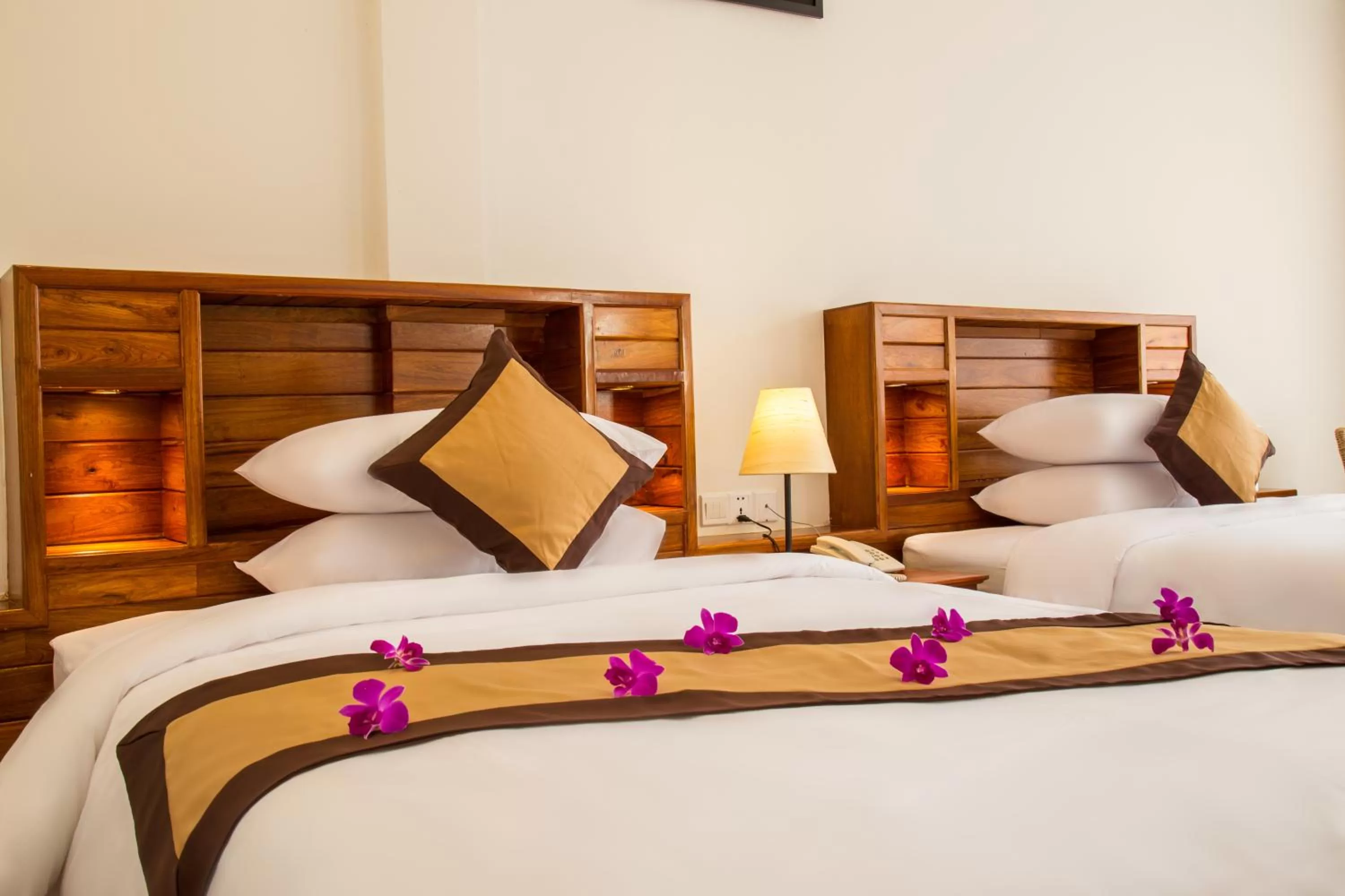 Bedroom, Bed in Glorious Hotel