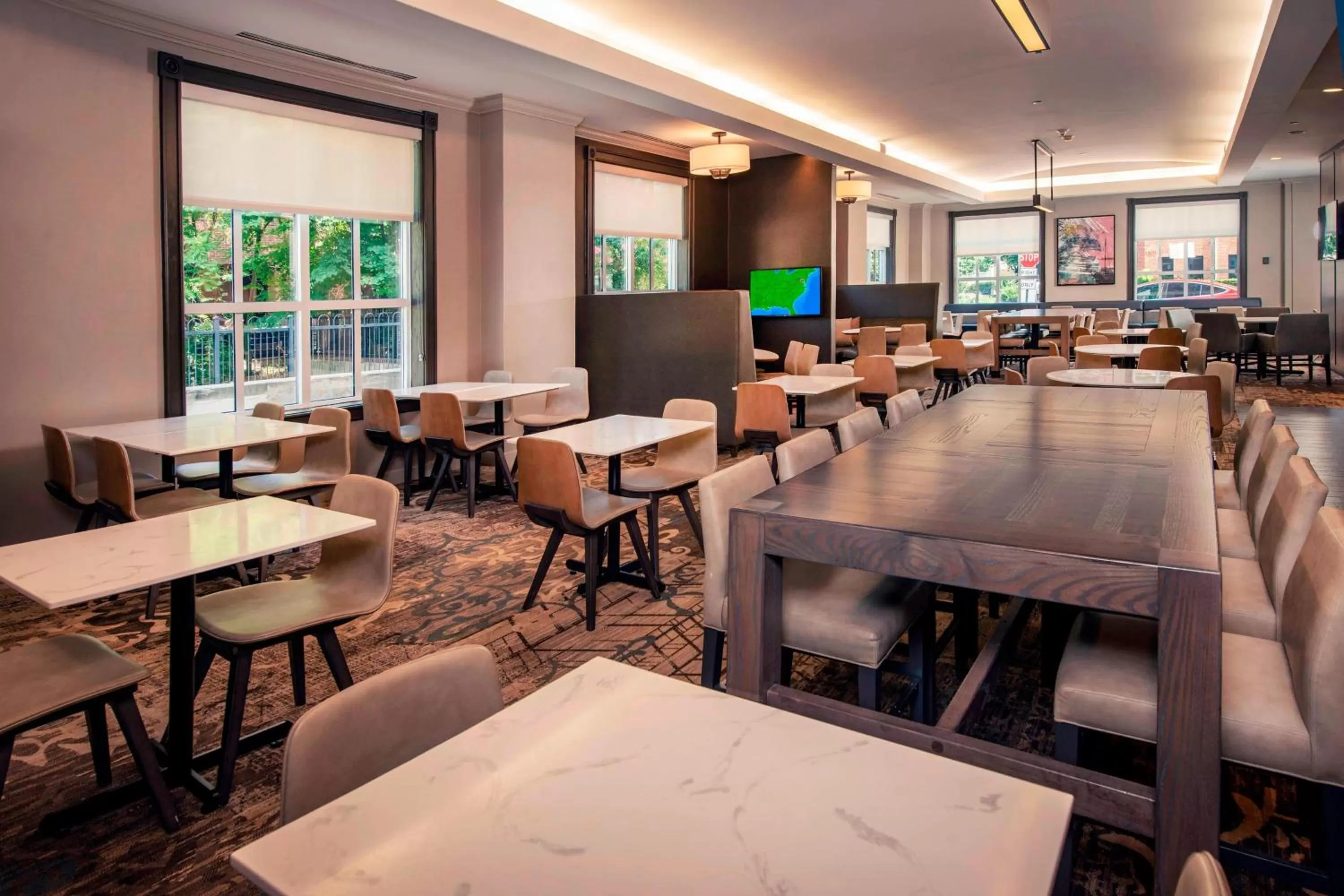 Restaurant/places to eat in Residence Inn Alexandria Old Town/Duke Street