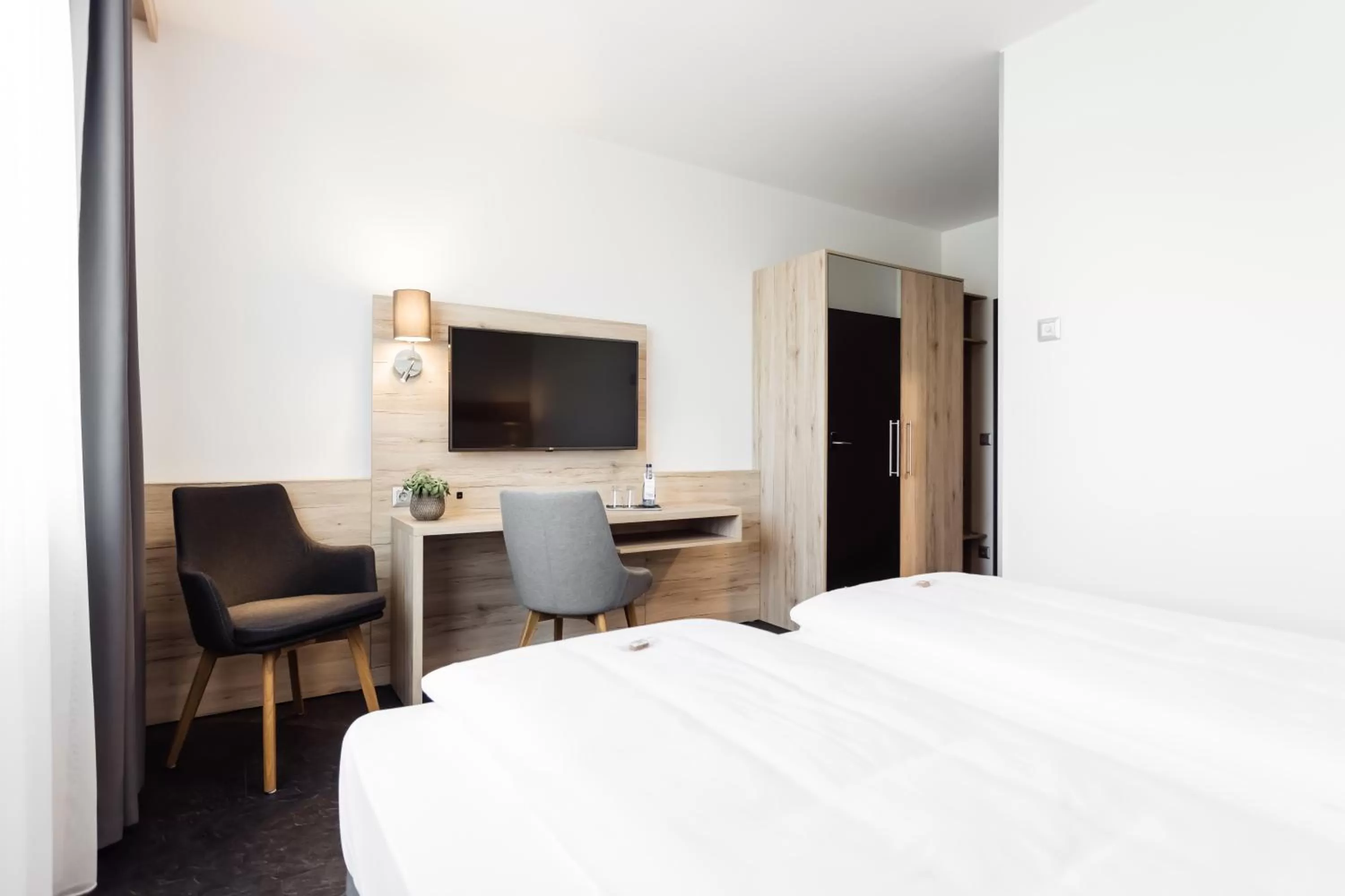 Staff, Bed in Hotel Smart Liv'in