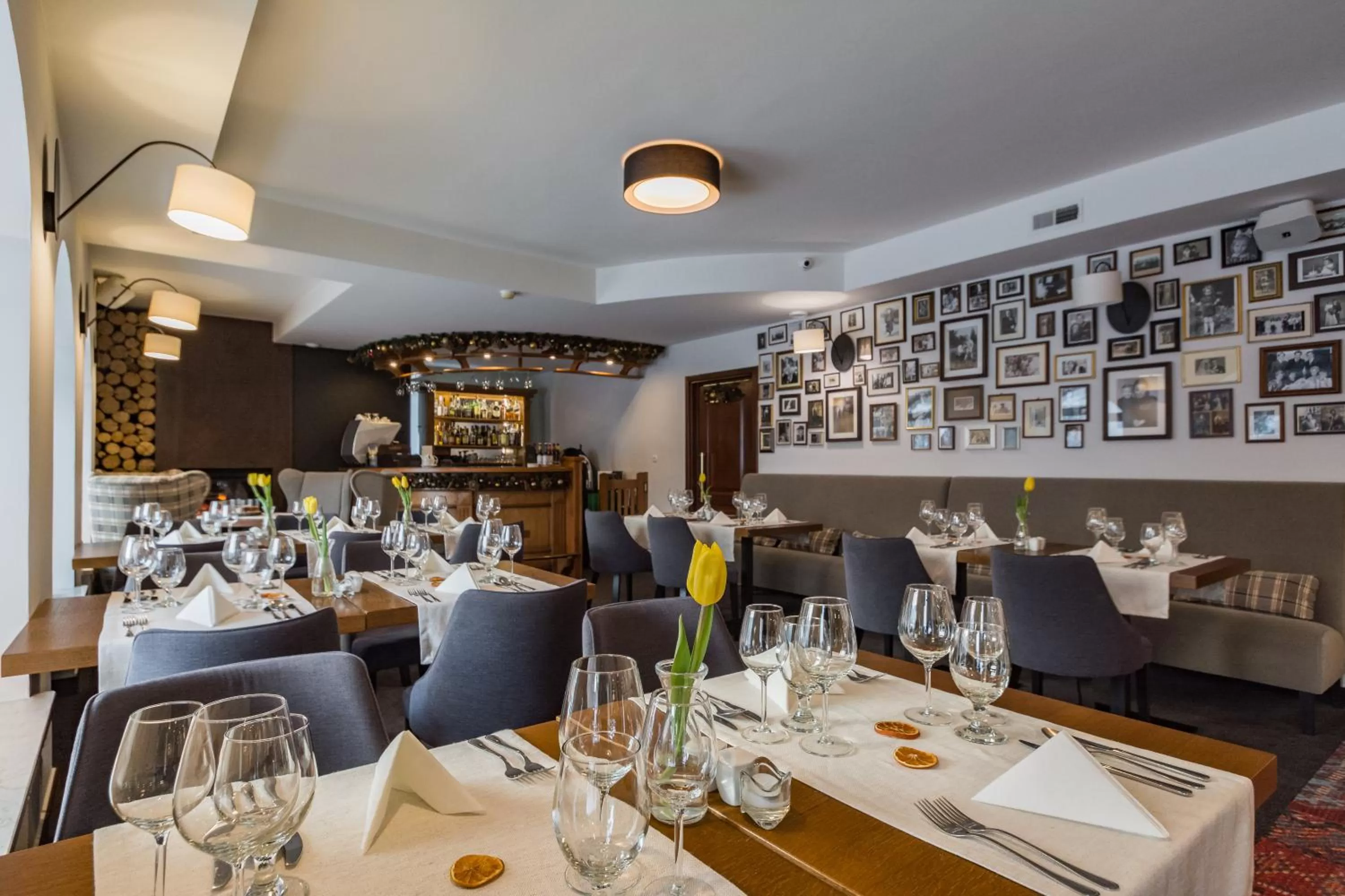 Restaurant/places to eat in Hotel Batory