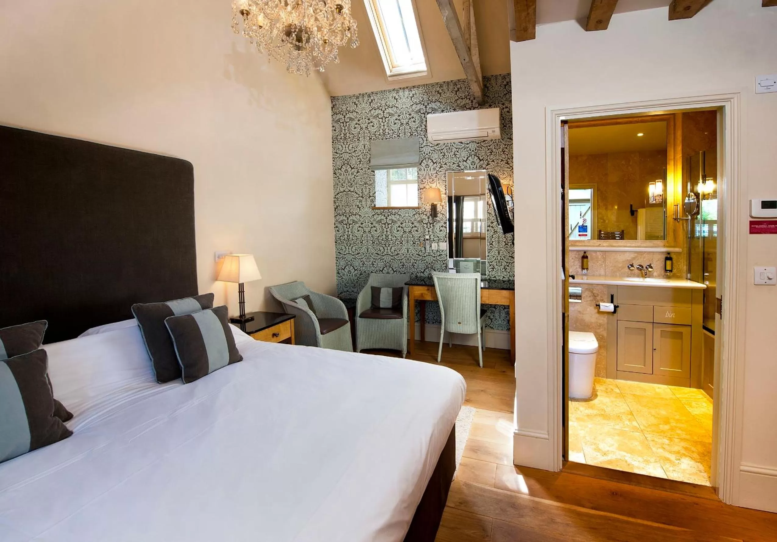 Coffee/tea facilities, Bed in The Fox by Greene King Inns