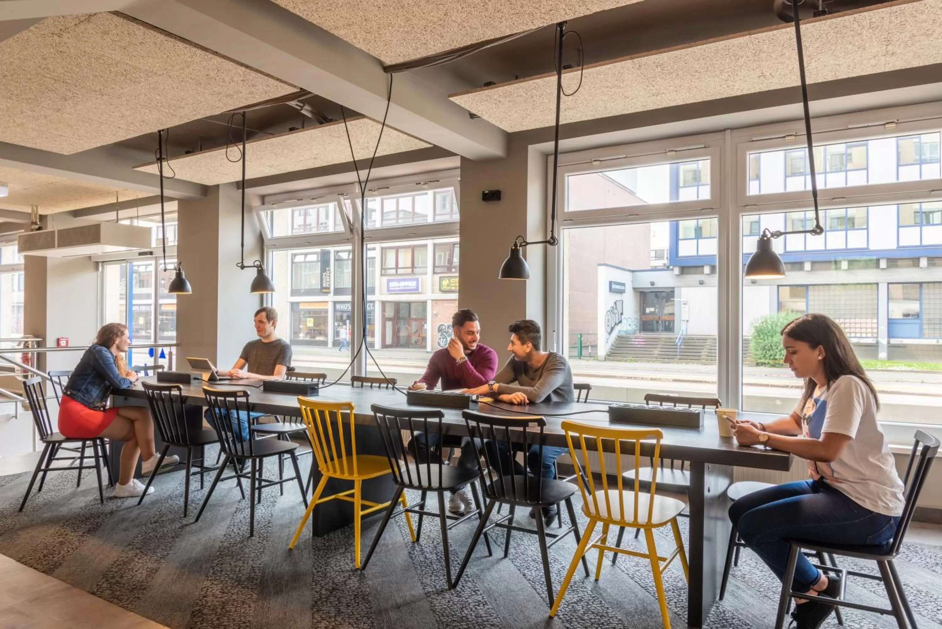 Lounge or bar in a&o Hamburg City