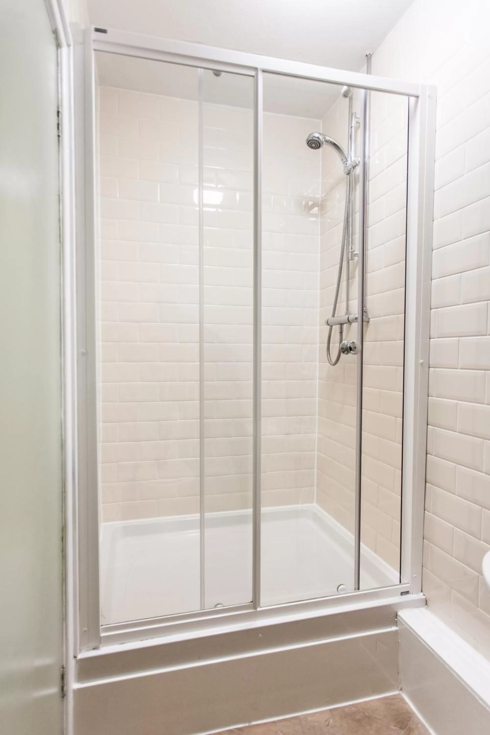 Shower in Black Horse Hotel