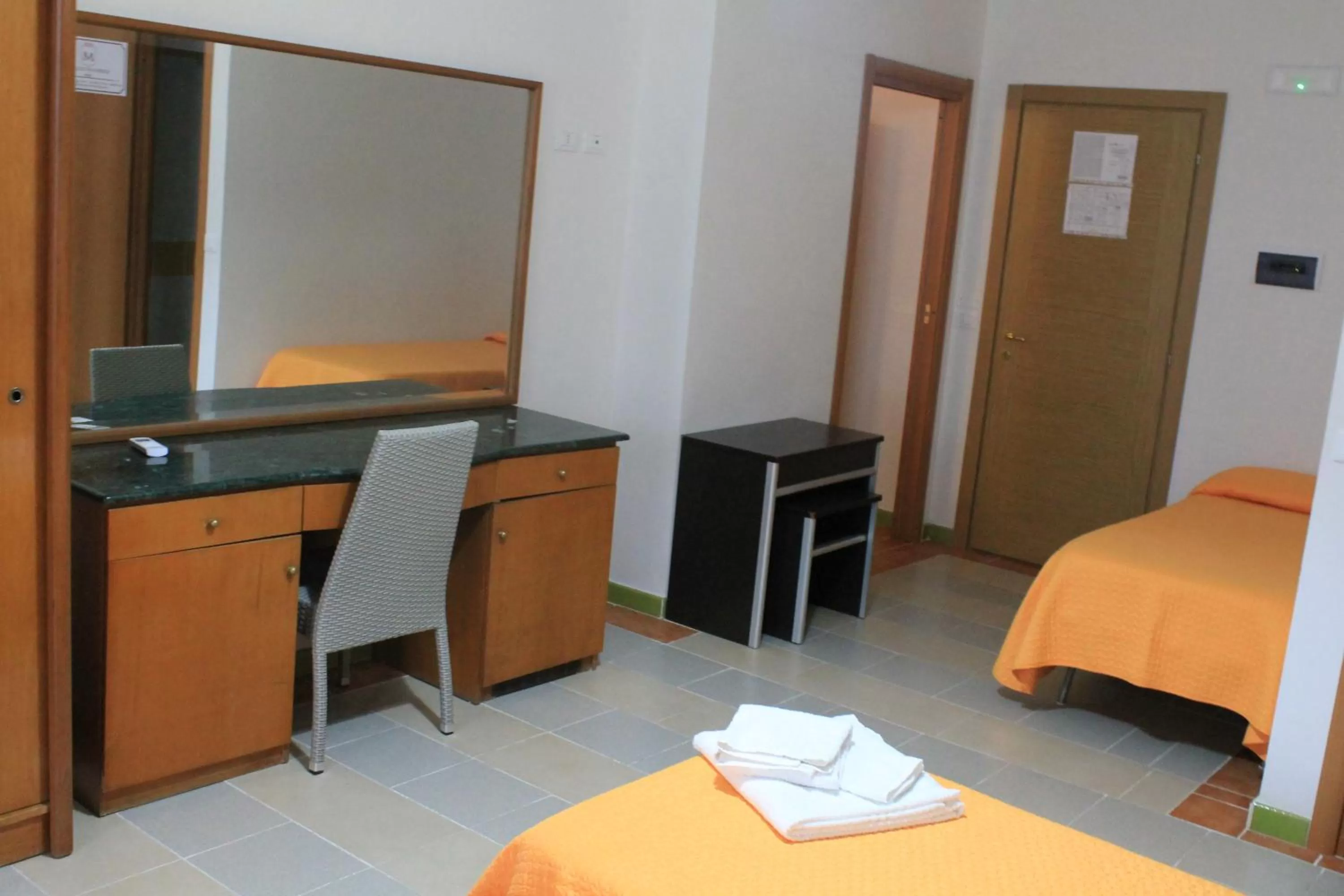 Bed in B&B Palazzo Manfredi Vieste, Fronte mare con Parcheggio