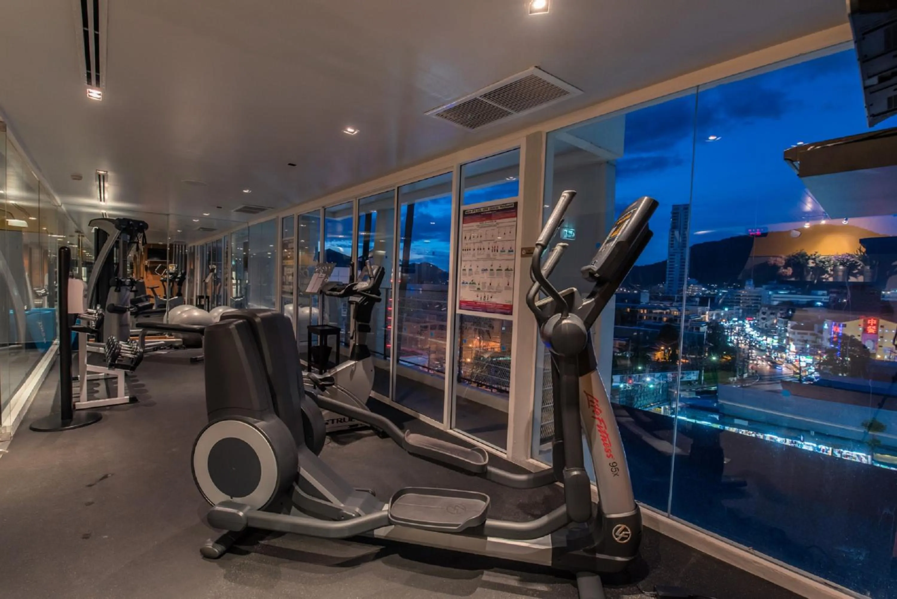 Fitness centre/facilities in ASHLEE Hub Hotel Patong