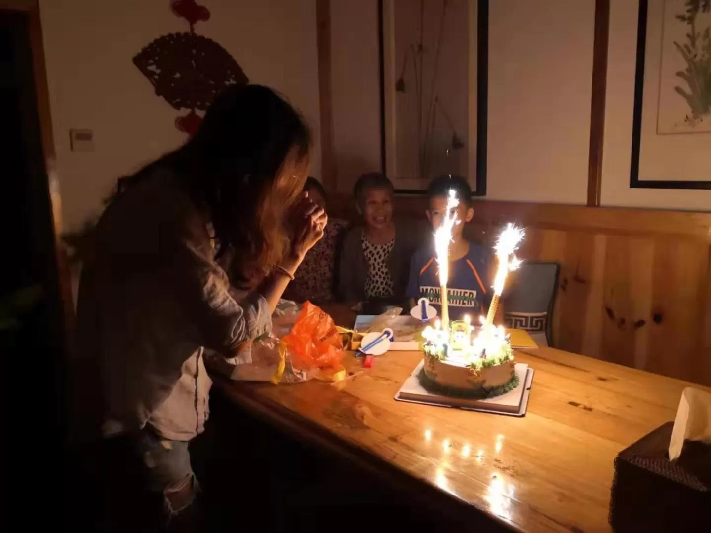 group of guests, Restaurant/Places to Eat in Yuelu Homestay